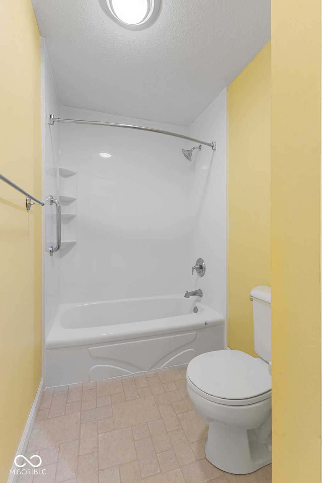 16130 E Lake Shore Drive N