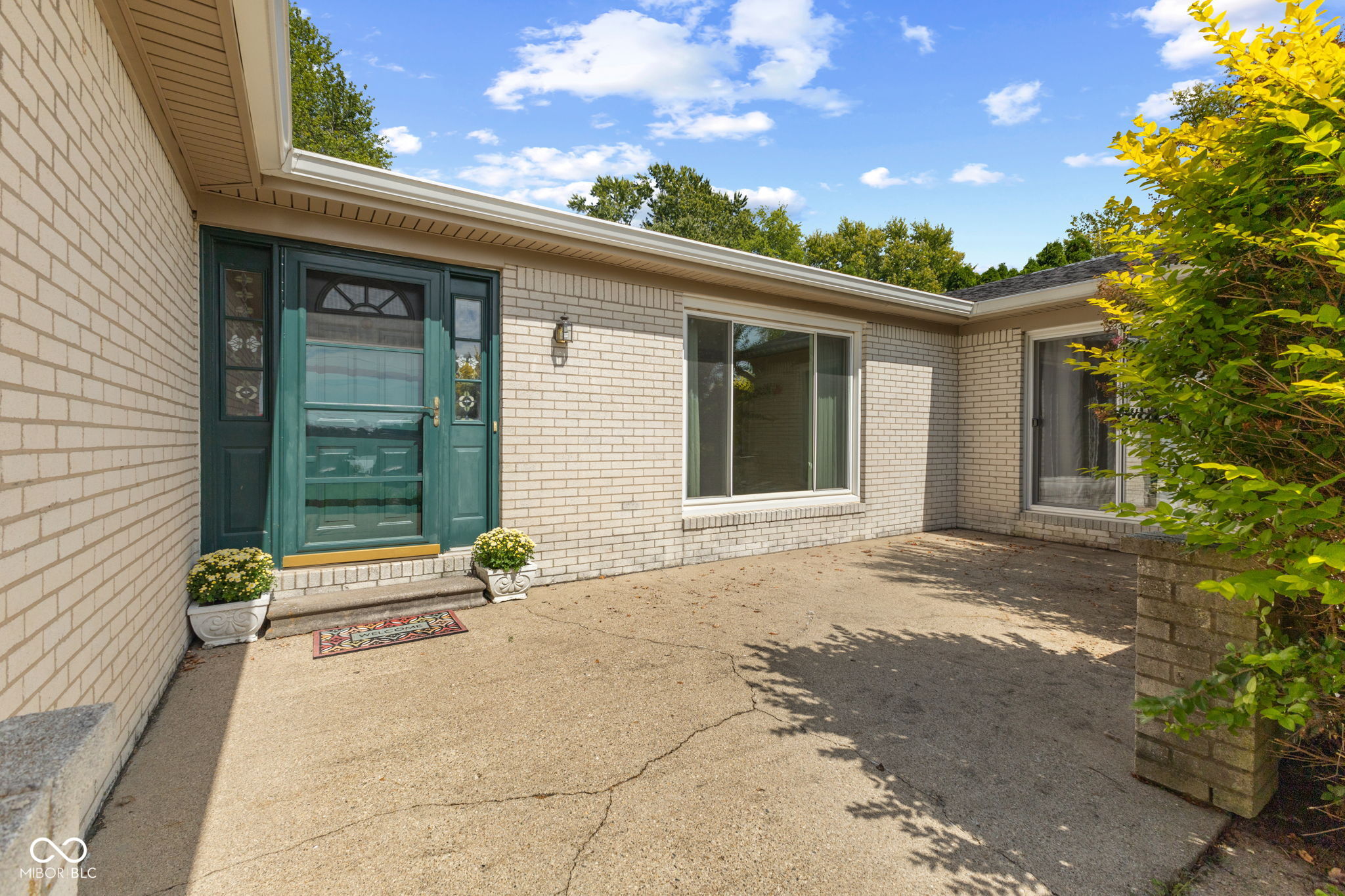 16130 E Lake Shore Drive N