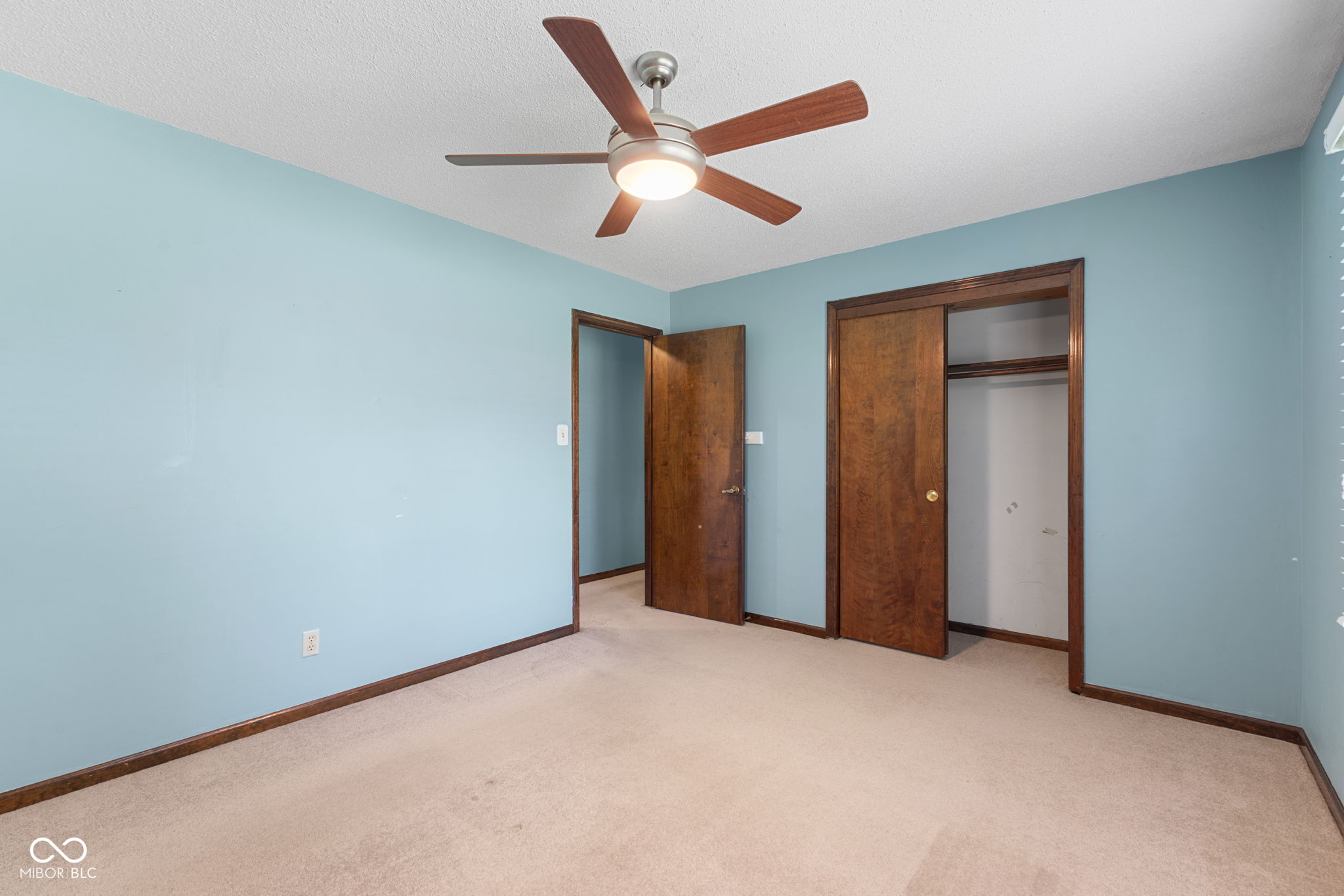 16130 E Lake Shore Drive N