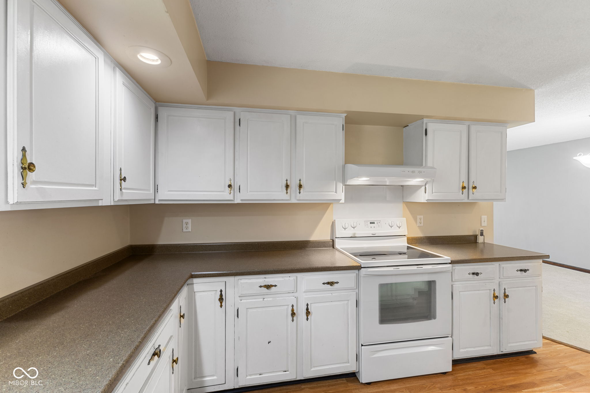 16130 E Lake Shore Drive N