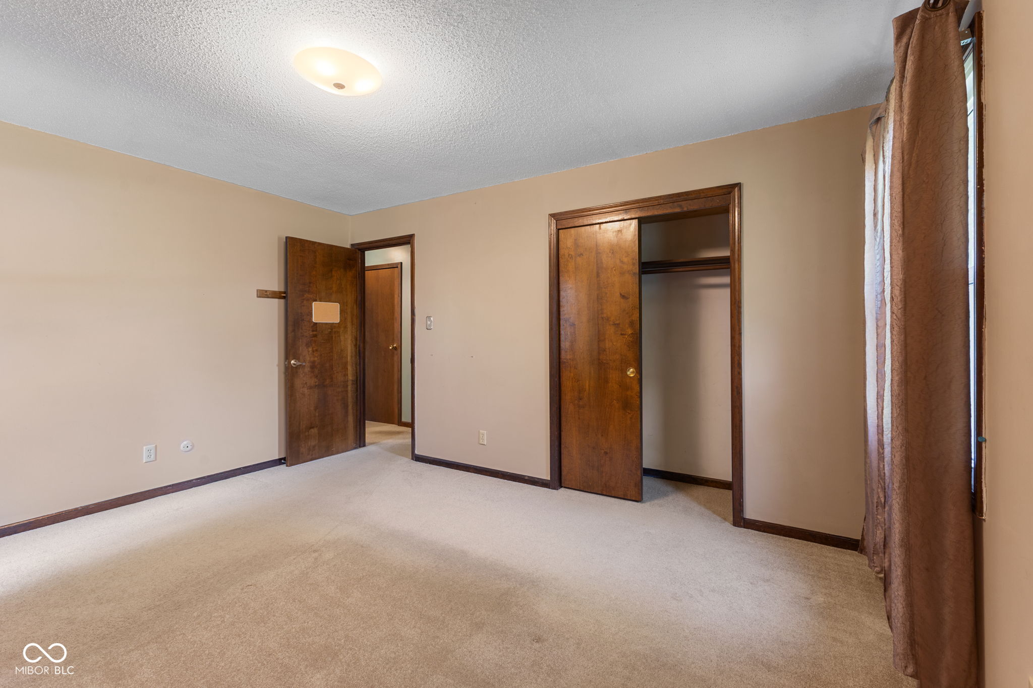 16130 E Lake Shore Drive N