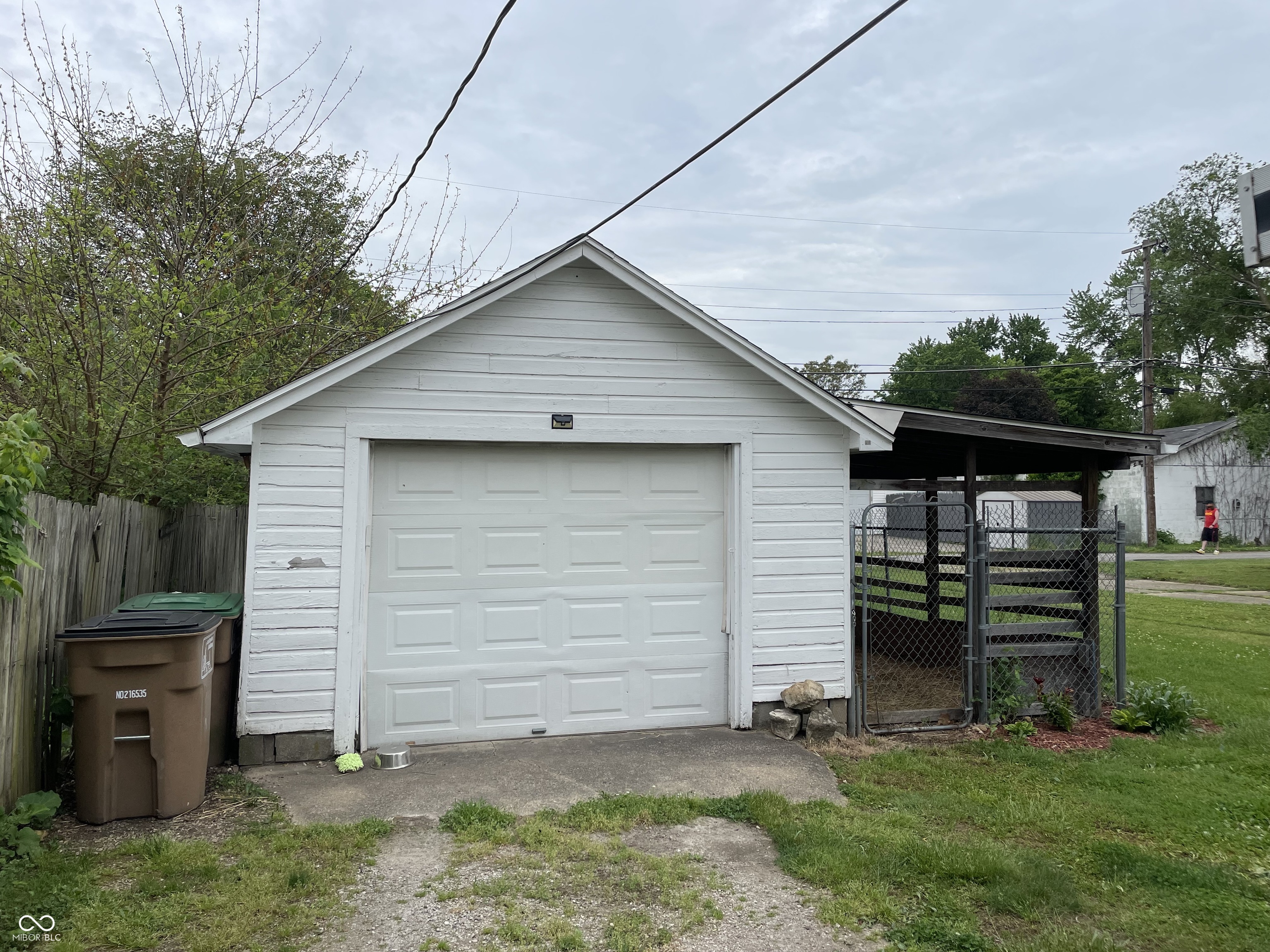 318 N Gladstone Avenue