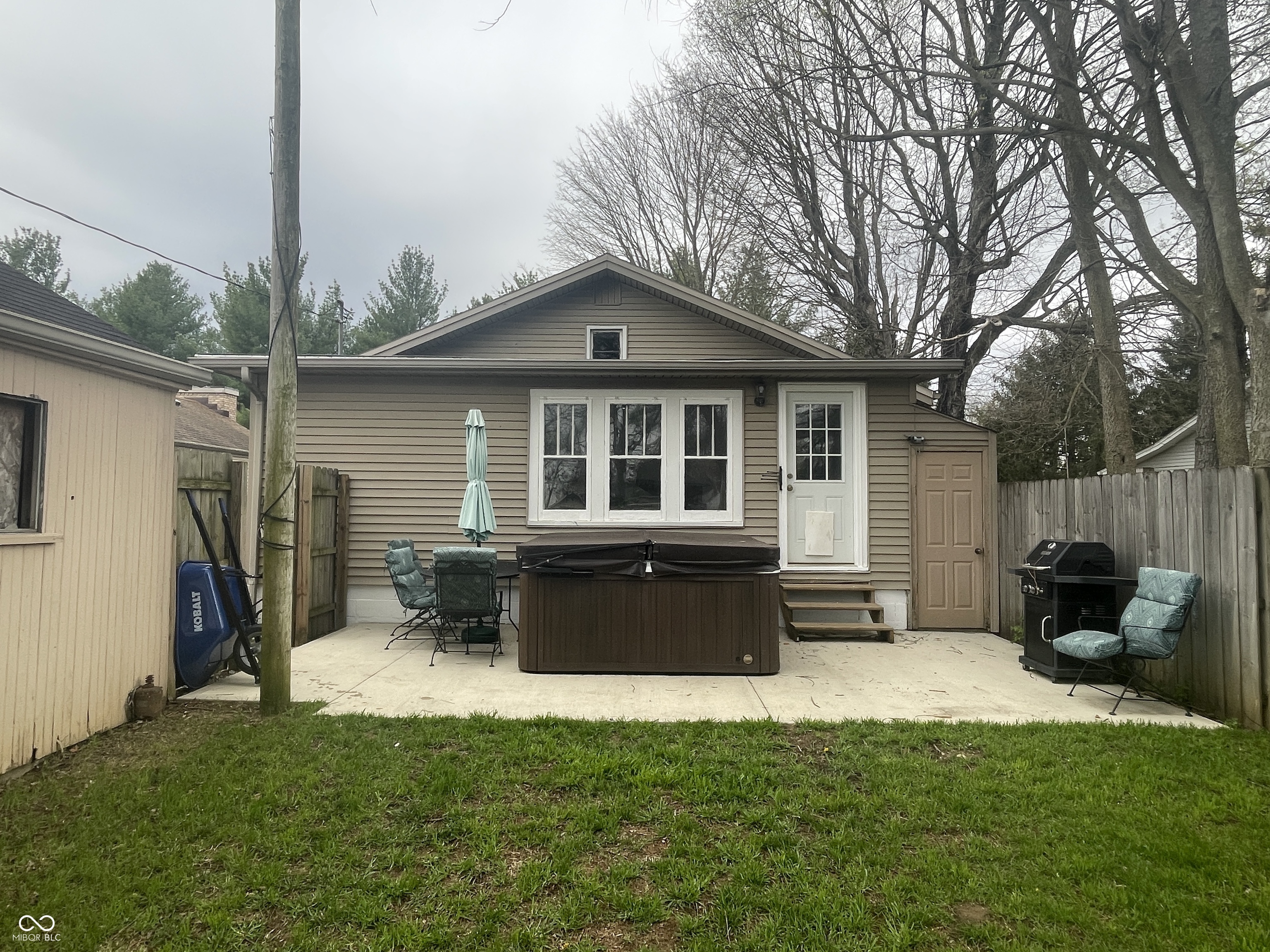 1527 Ravenswood Drive