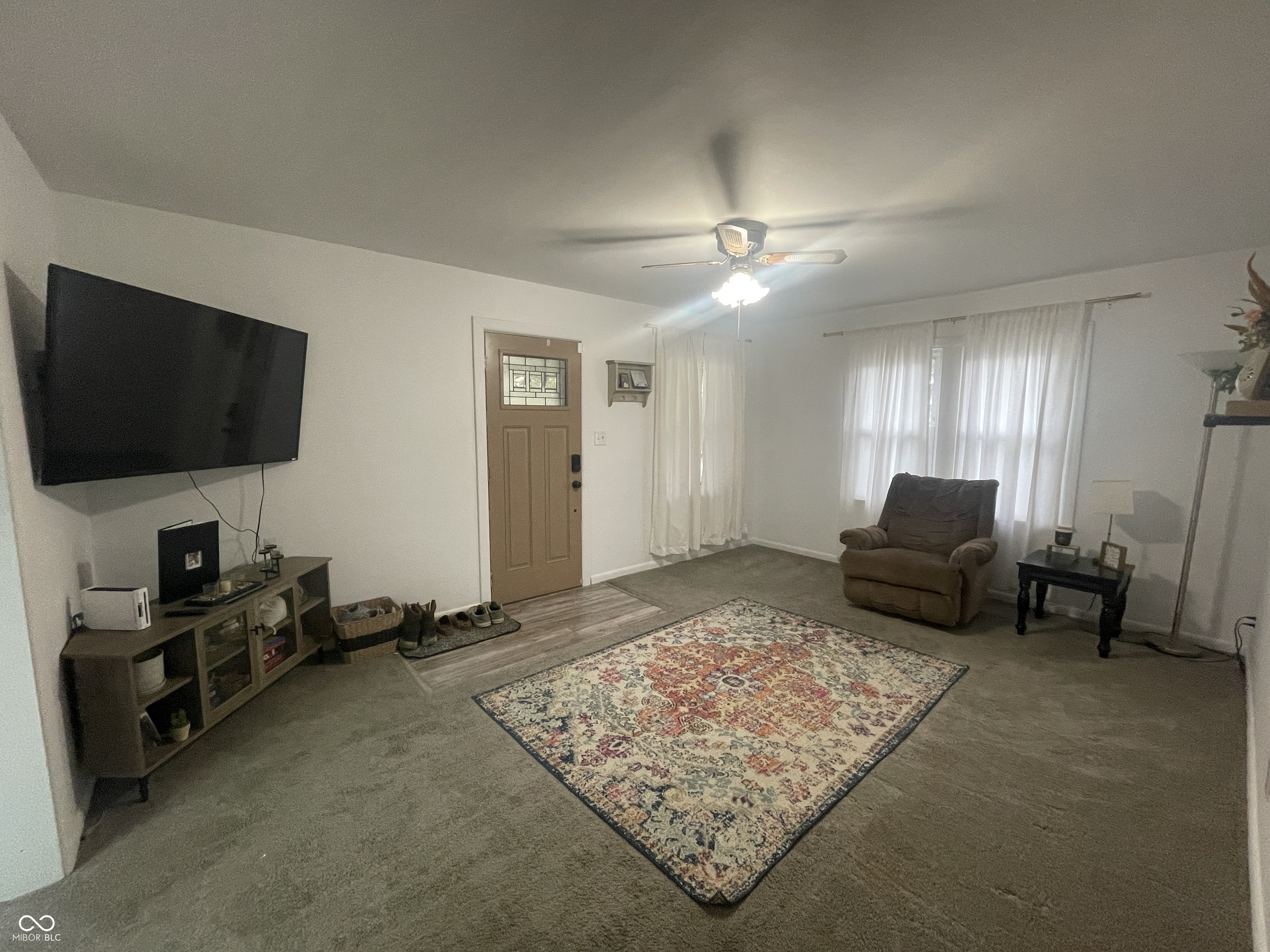 1527 Ravenswood Drive