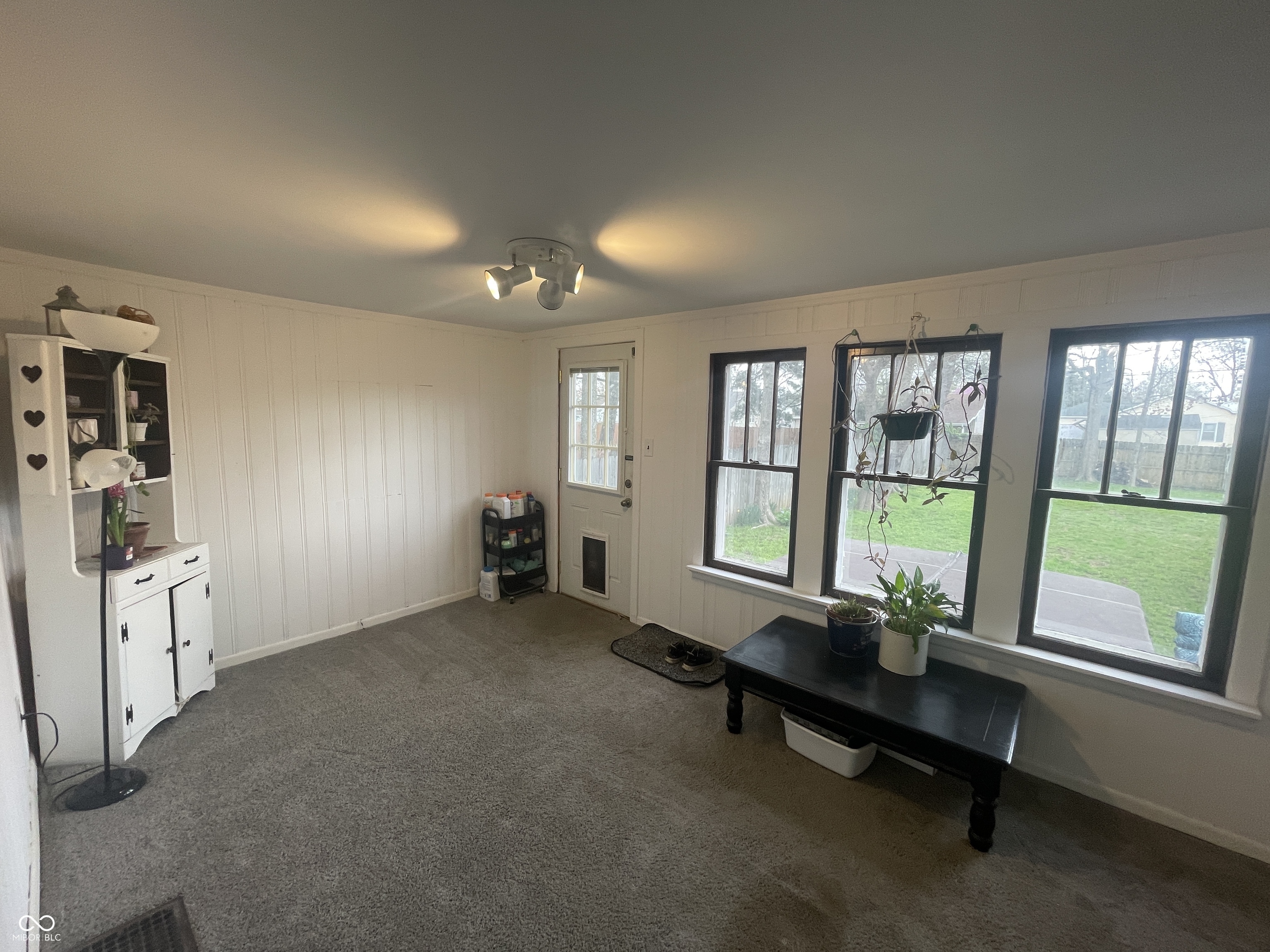 1527 Ravenswood Drive