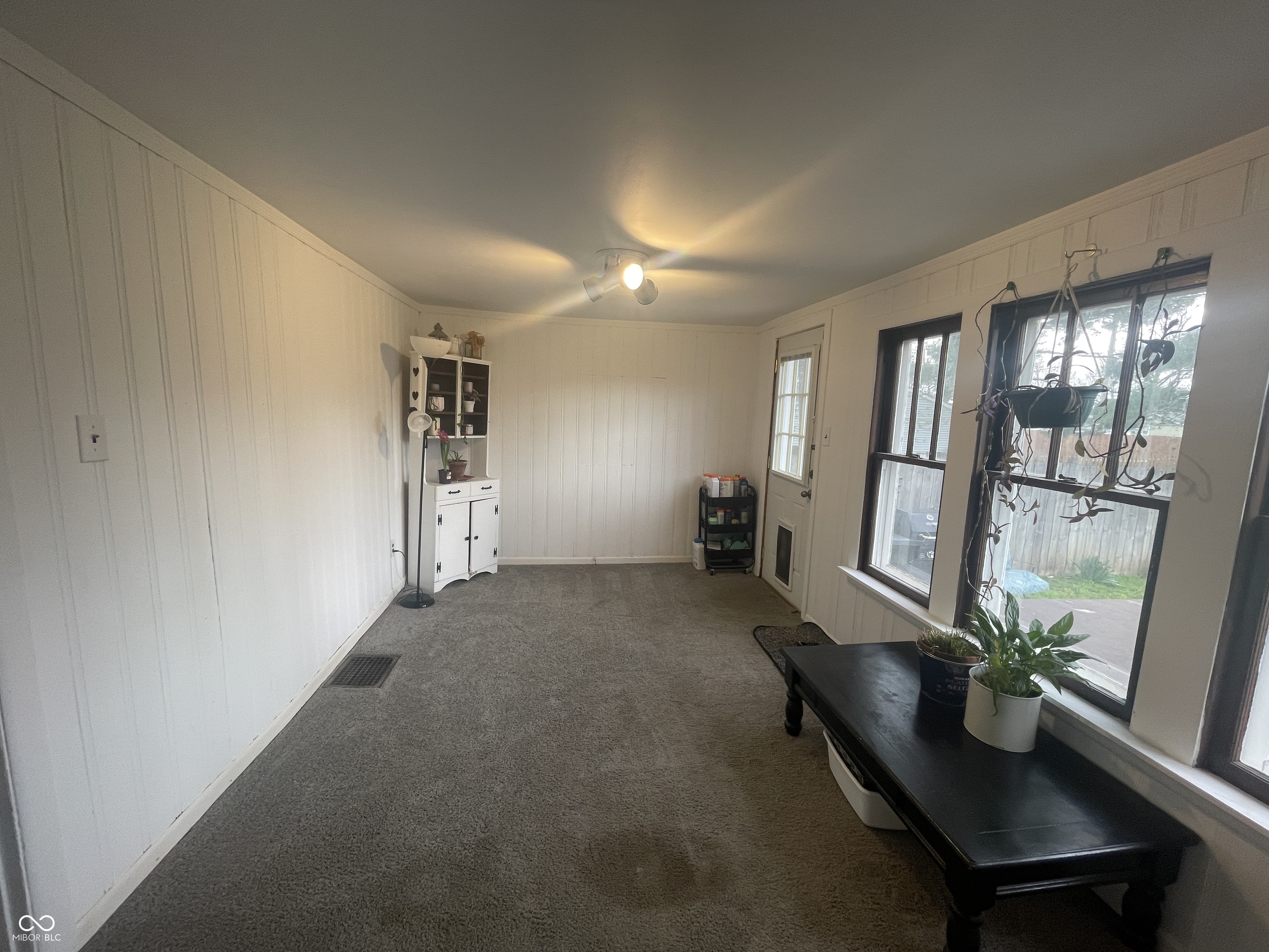 1527 Ravenswood Drive