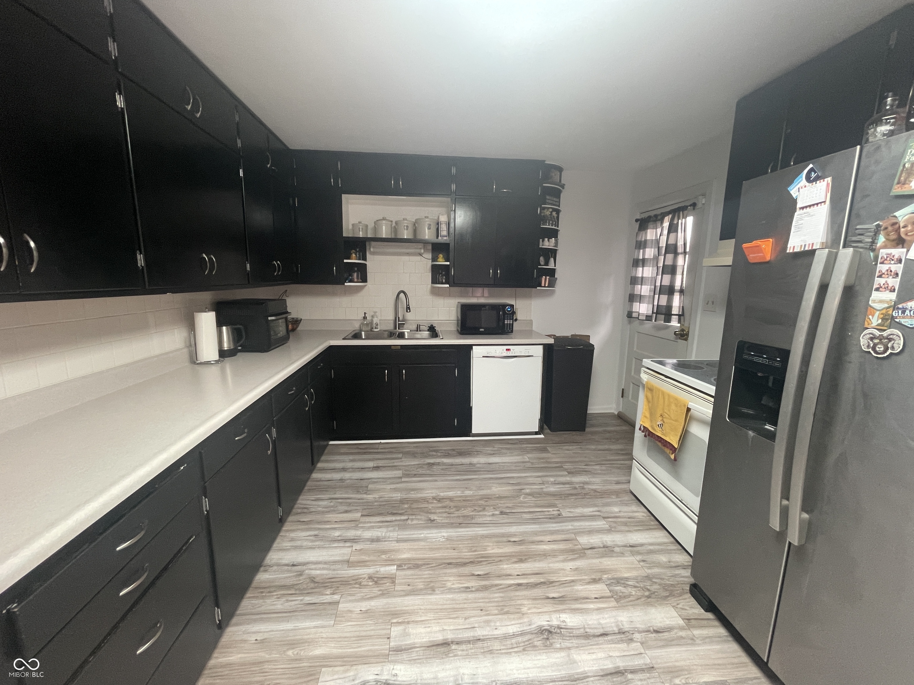 1527 Ravenswood Drive