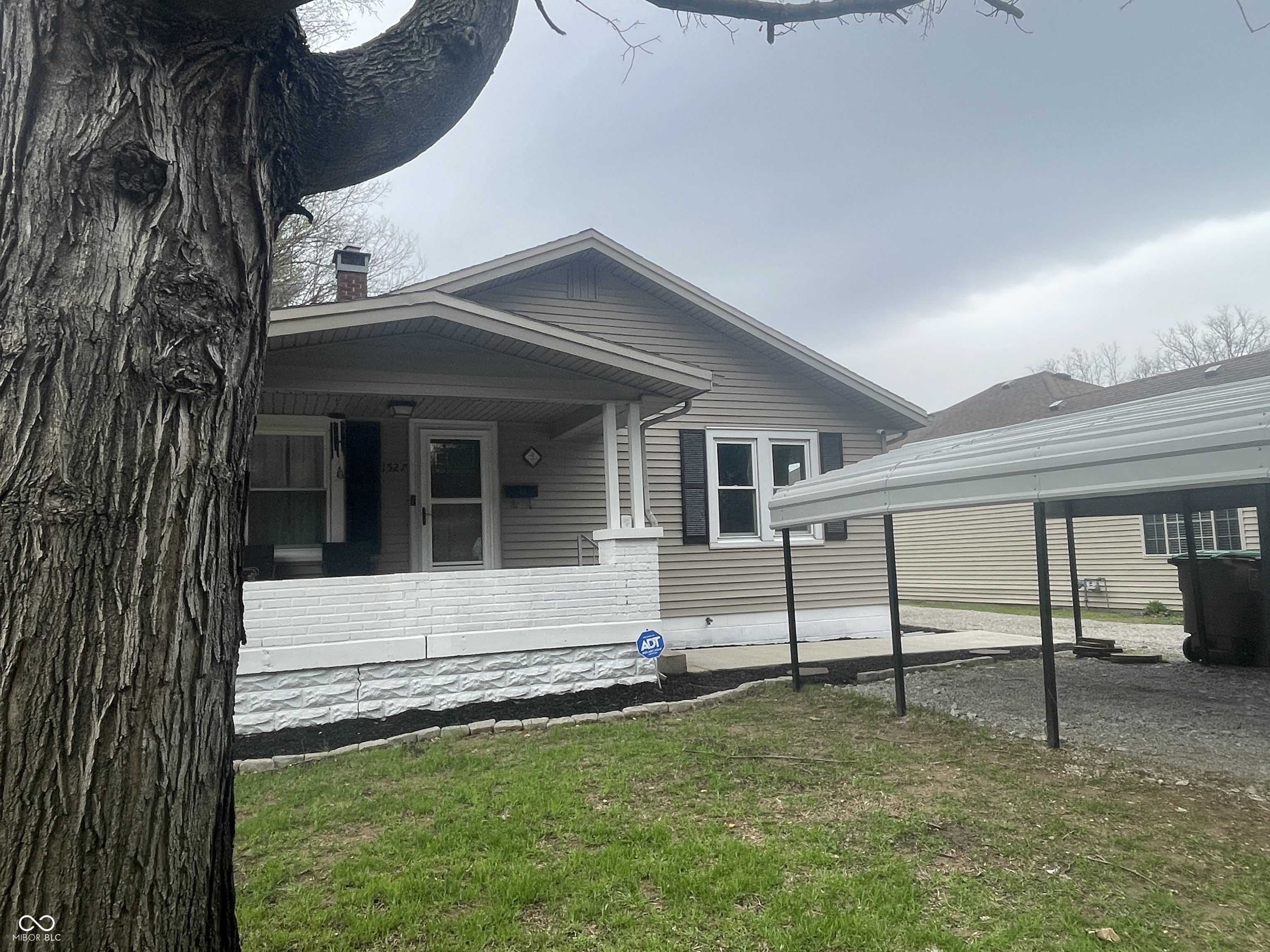 1527 Ravenswood Drive