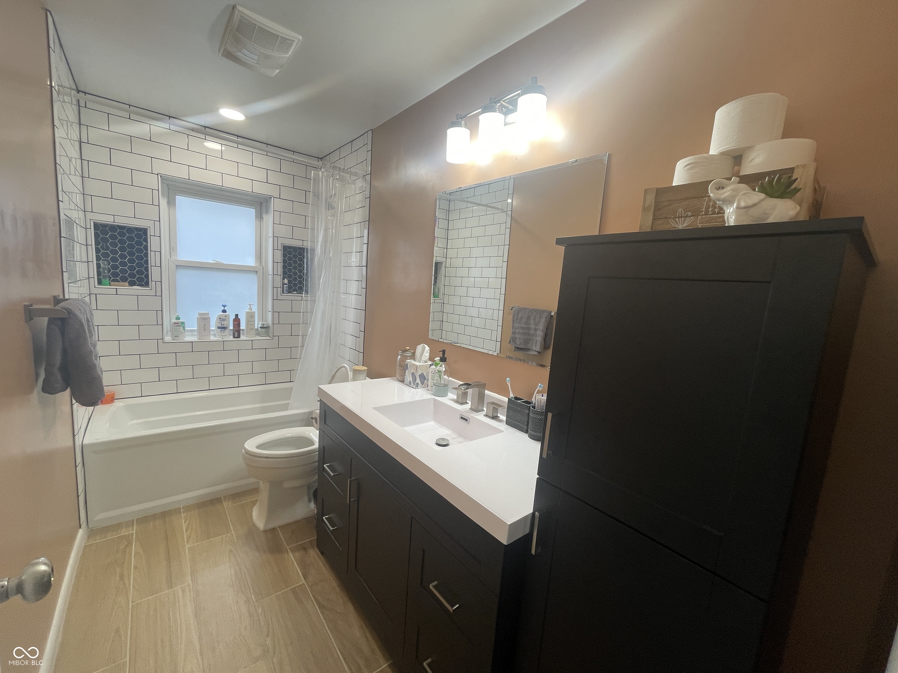 1527 Ravenswood Drive