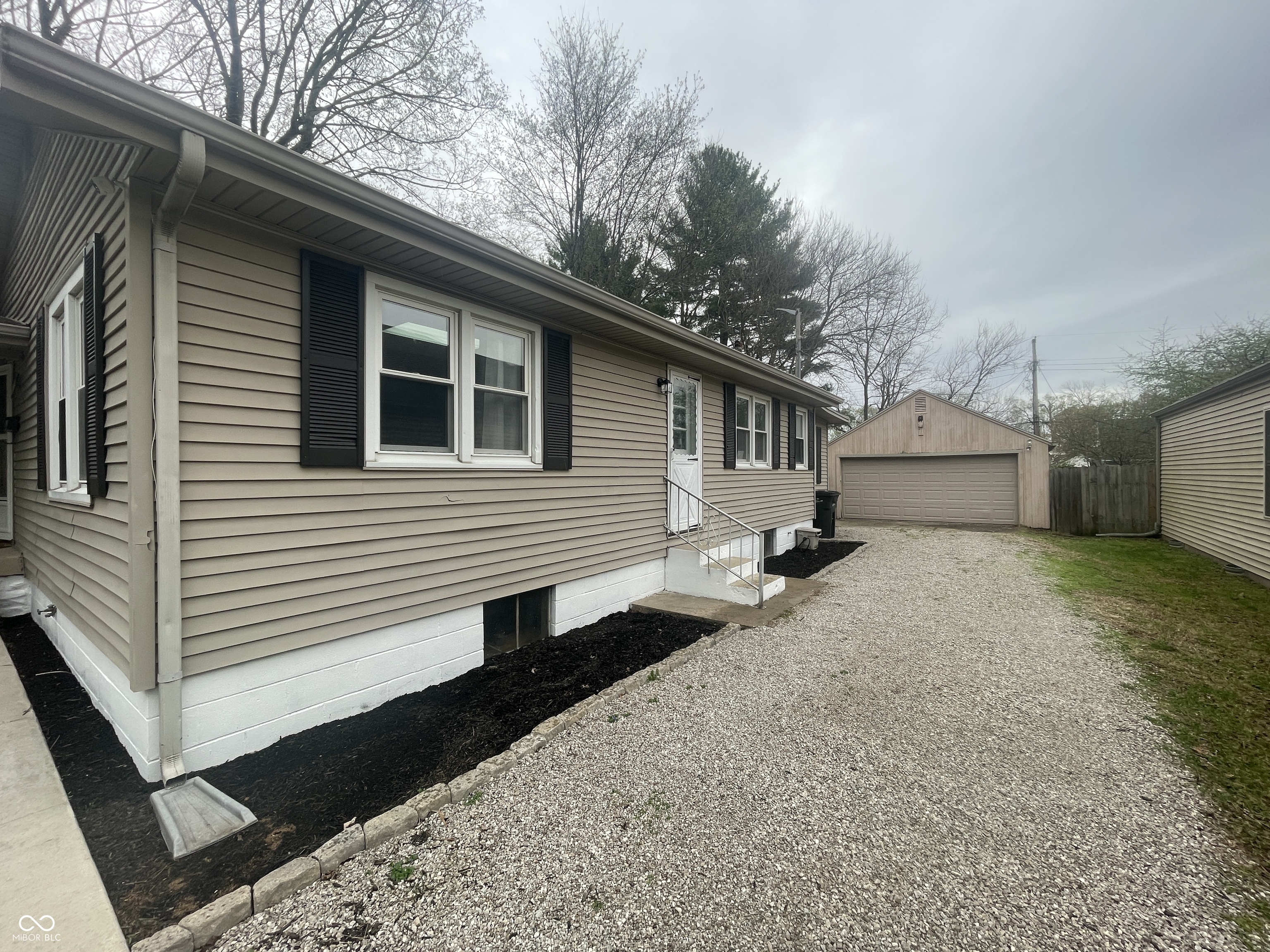 1527 Ravenswood Drive