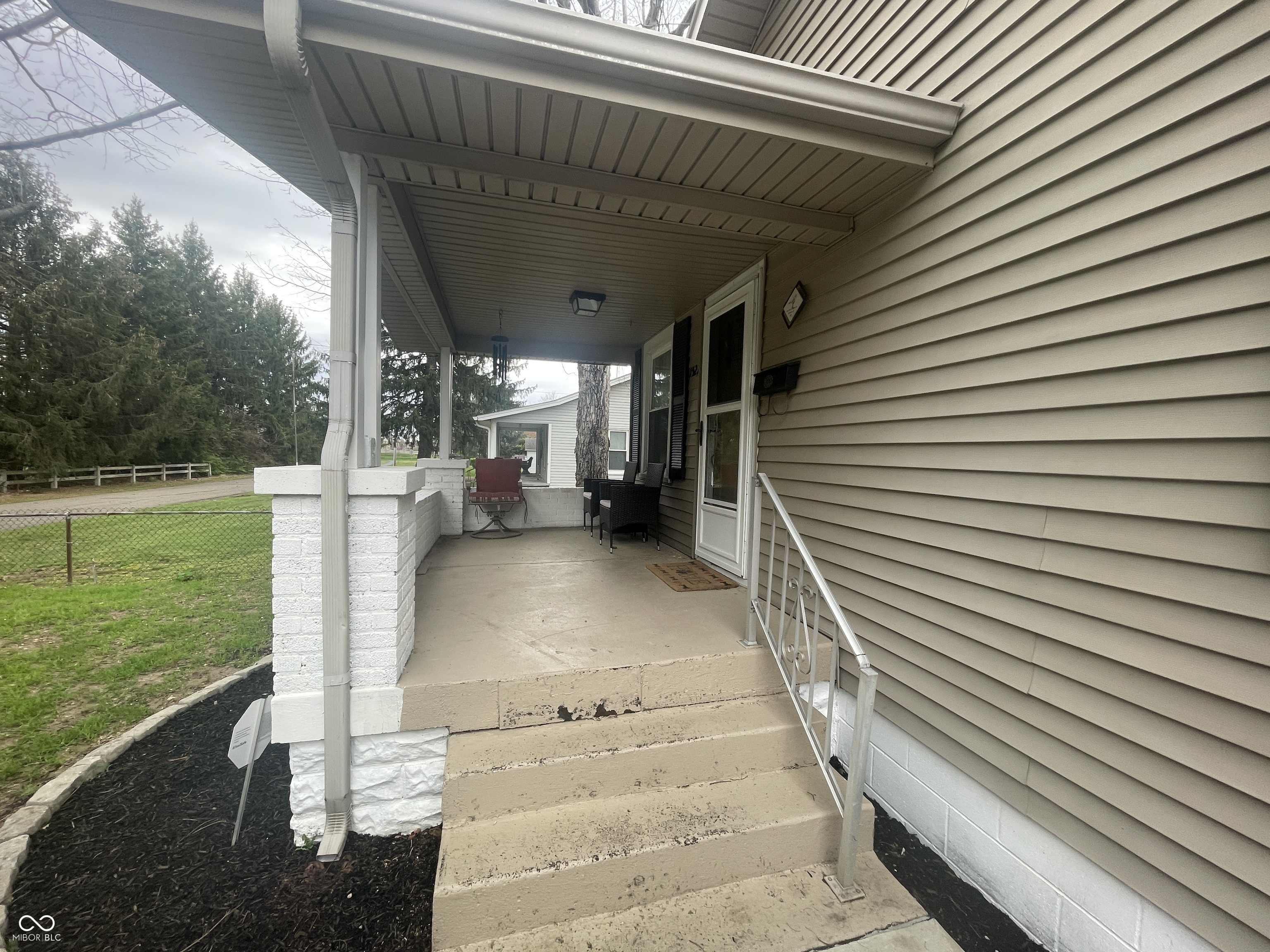 1527 Ravenswood Drive