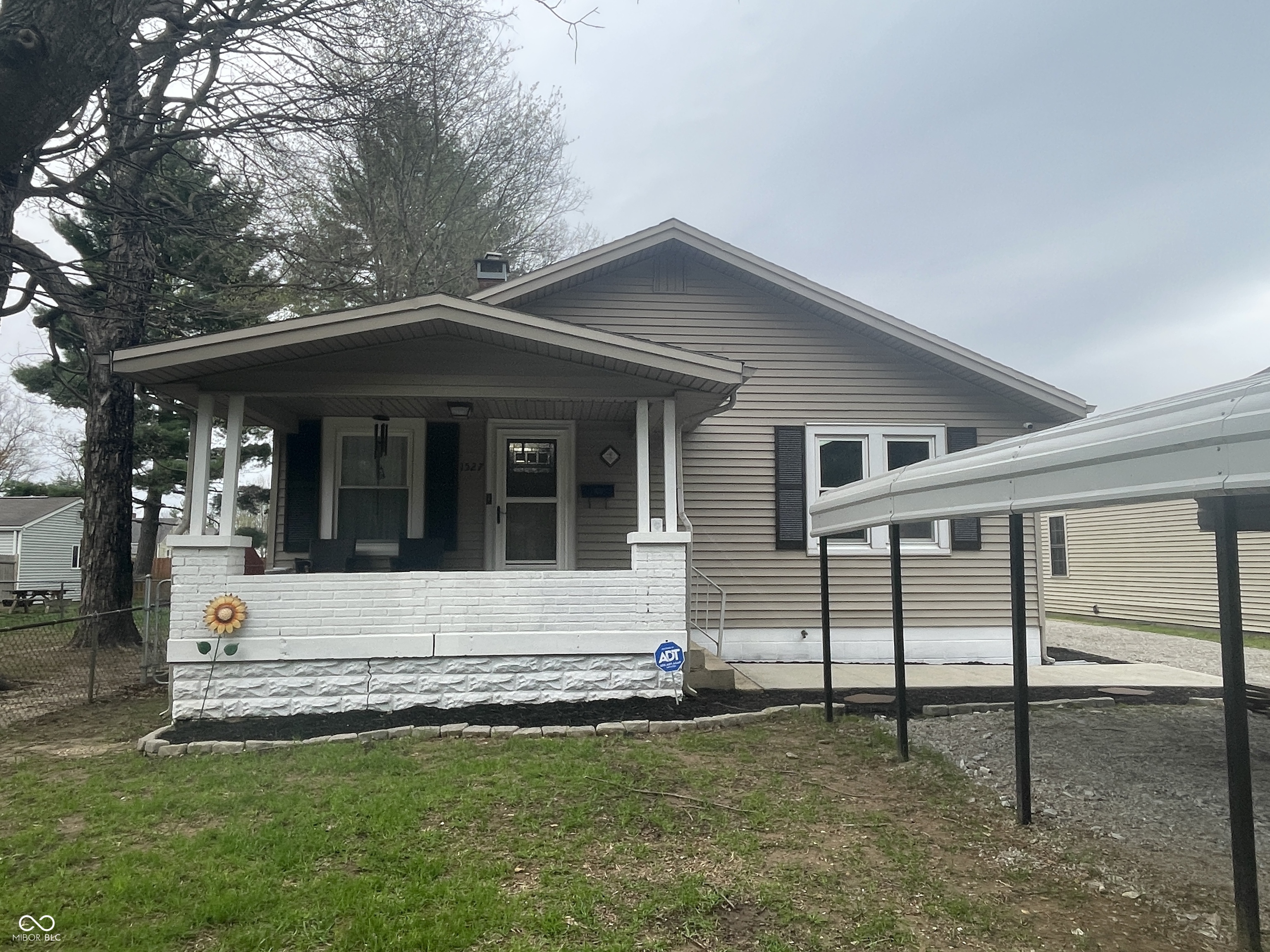 1527 Ravenswood Drive