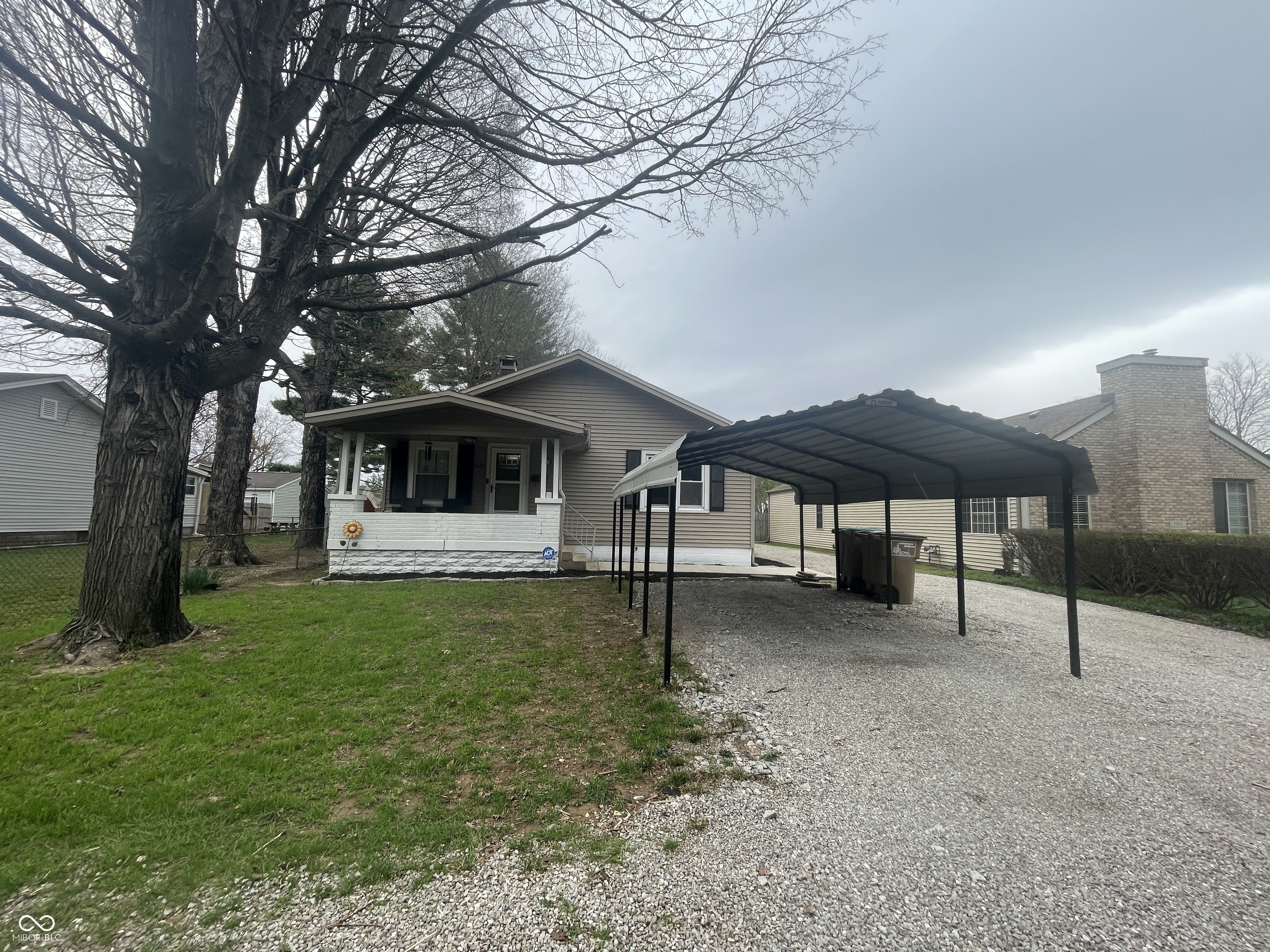 1527 Ravenswood Drive