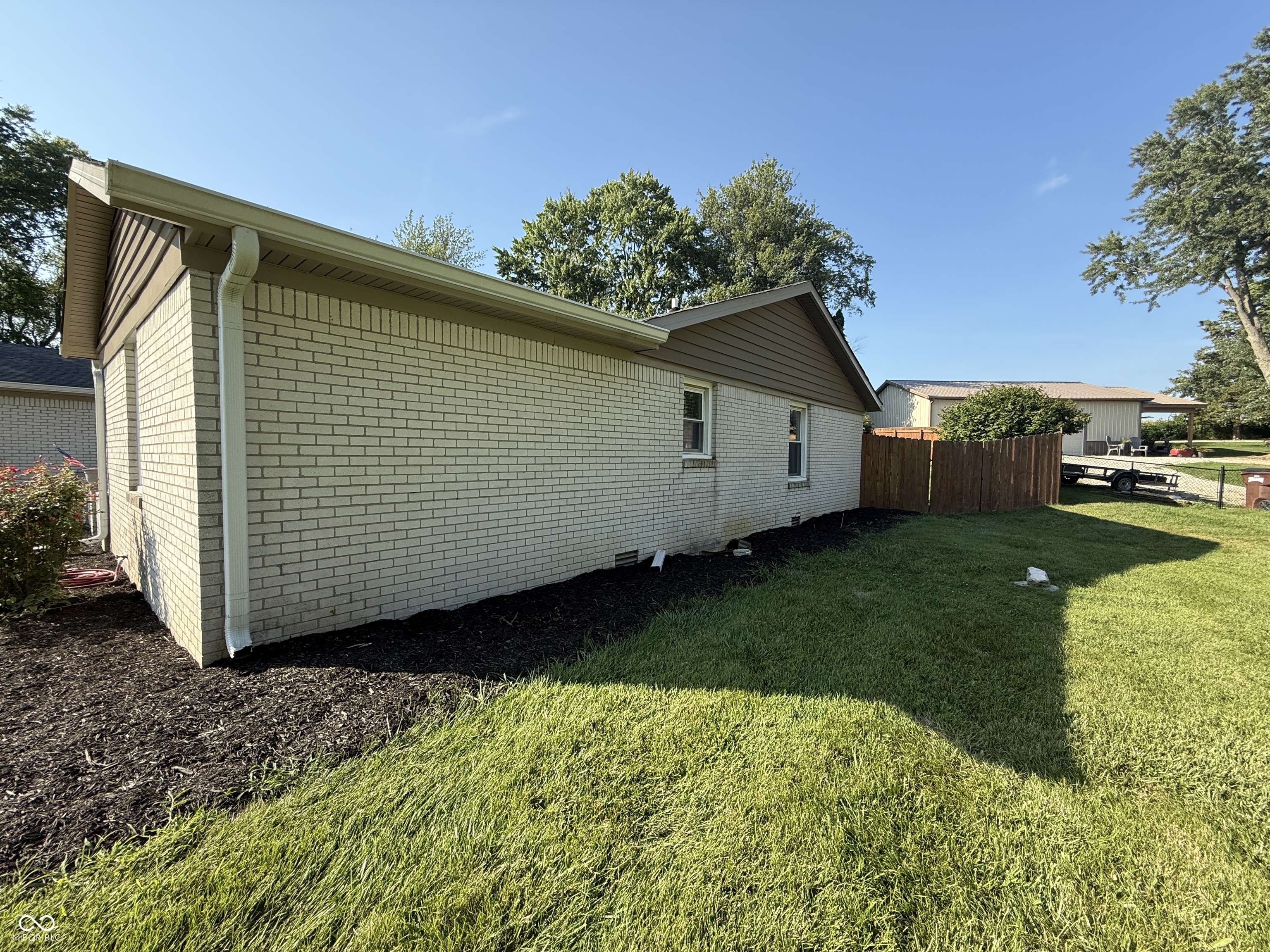 16130 E Lake Shore Drive N