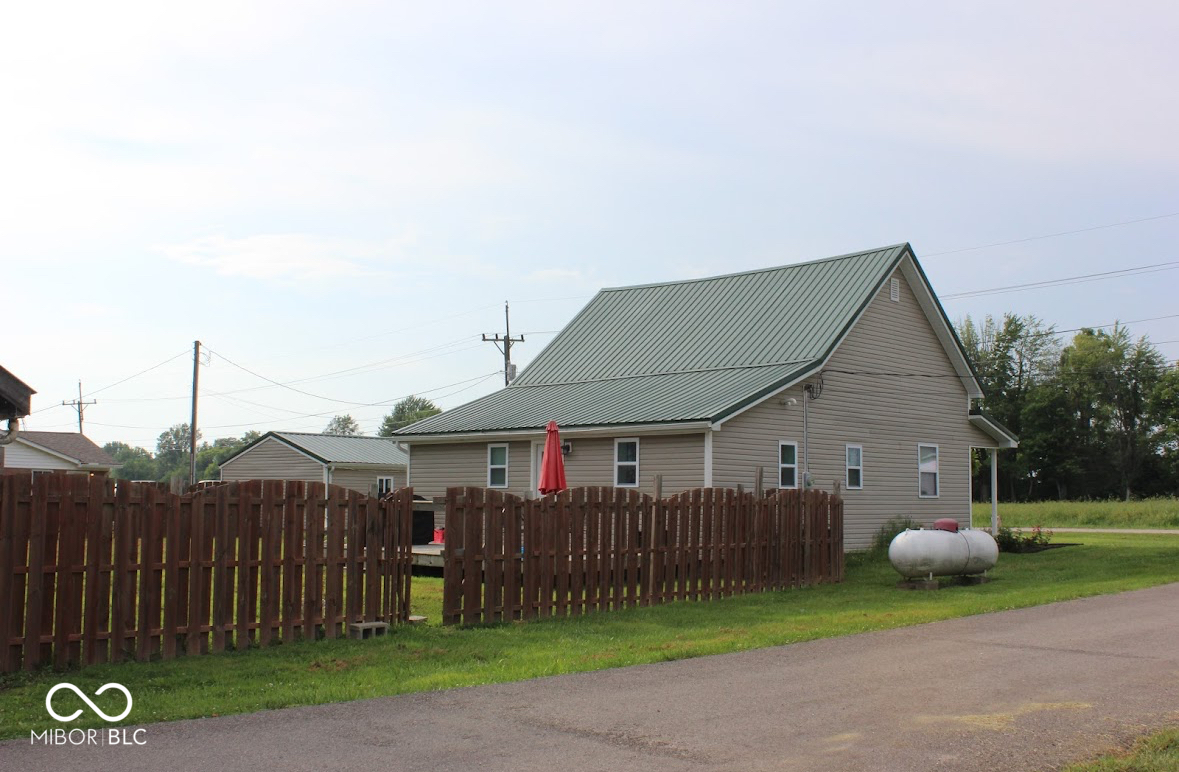 7675 E County Road 200 S