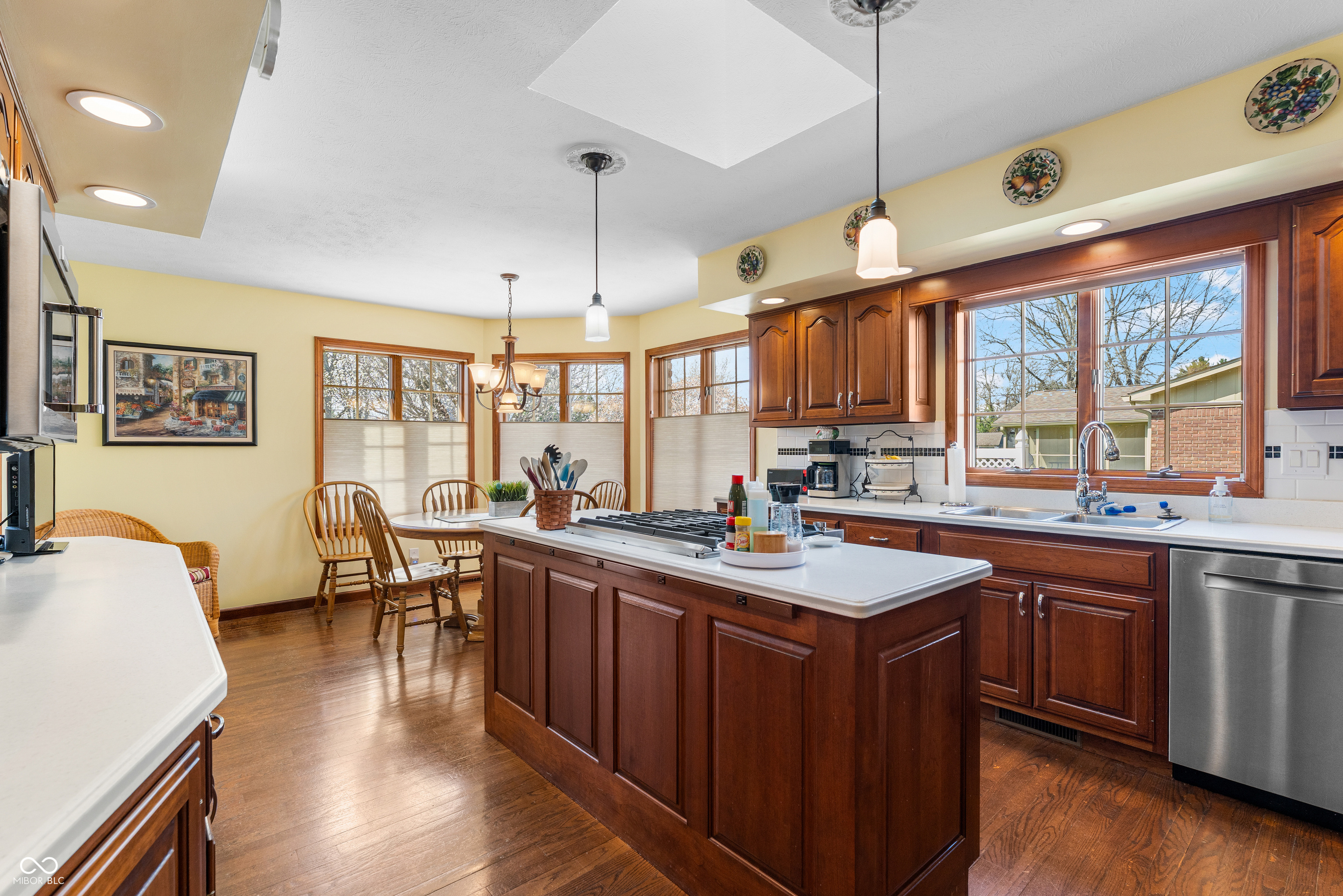 2534 Chestnut Street