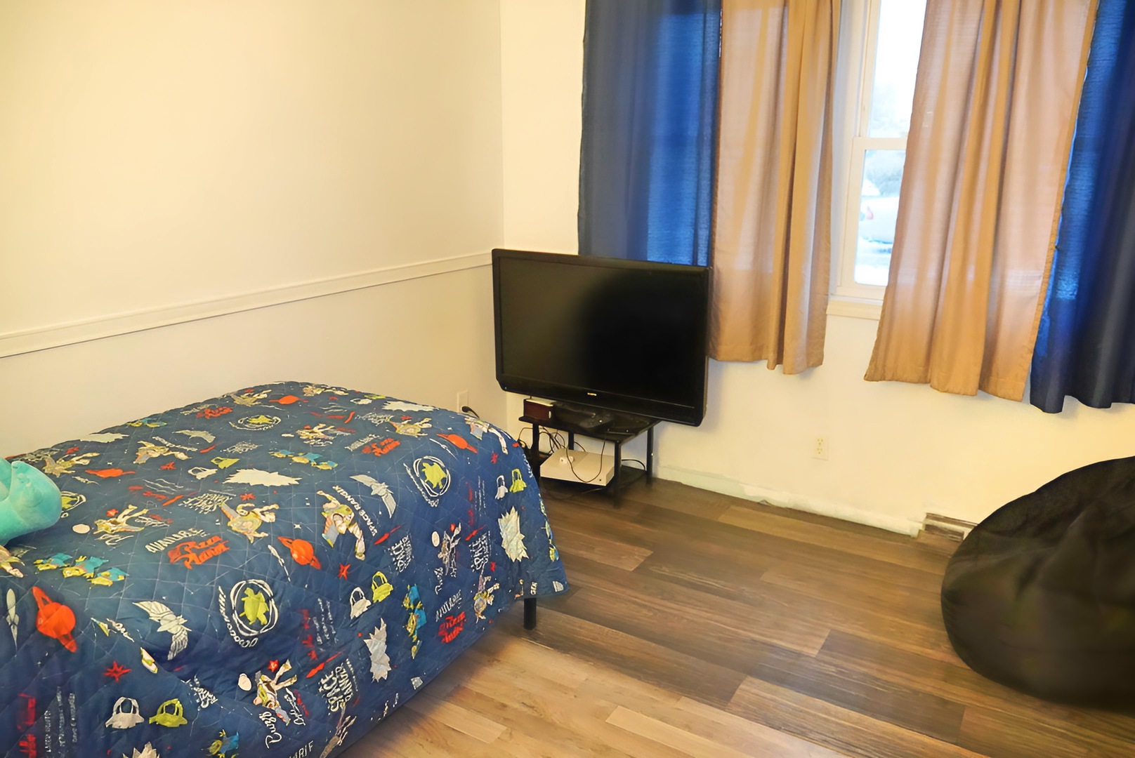 215 Hawthorne Circle