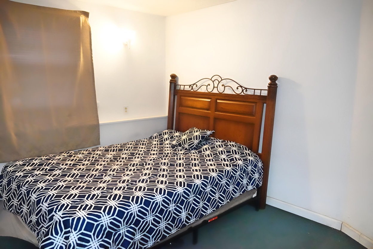 215 Hawthorne Circle