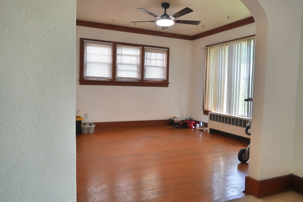 113 E ARCADIA Avenue