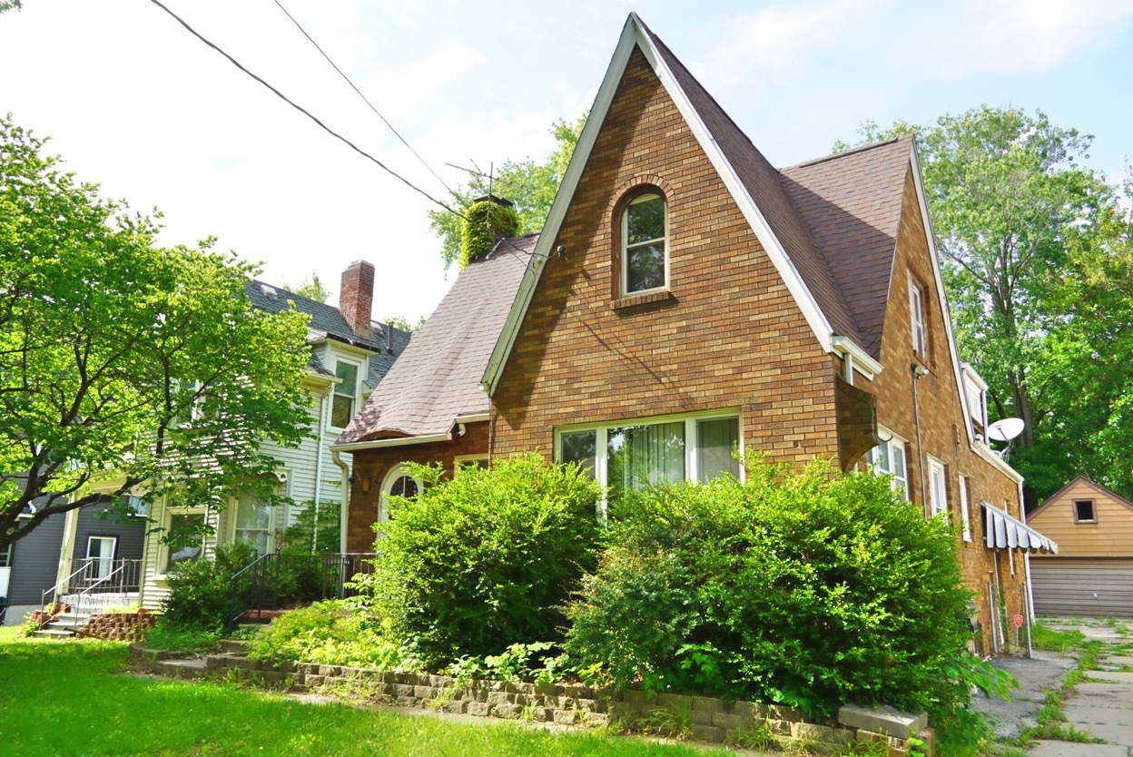 113 E ARCADIA Avenue
