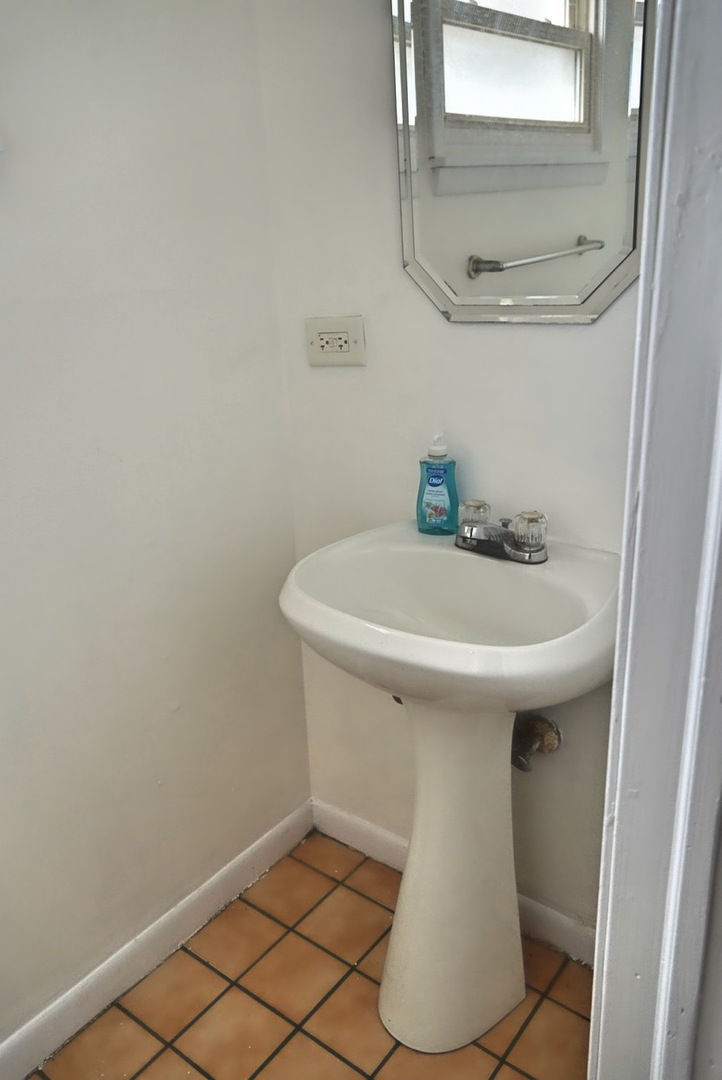 1023 Ashridge Lane