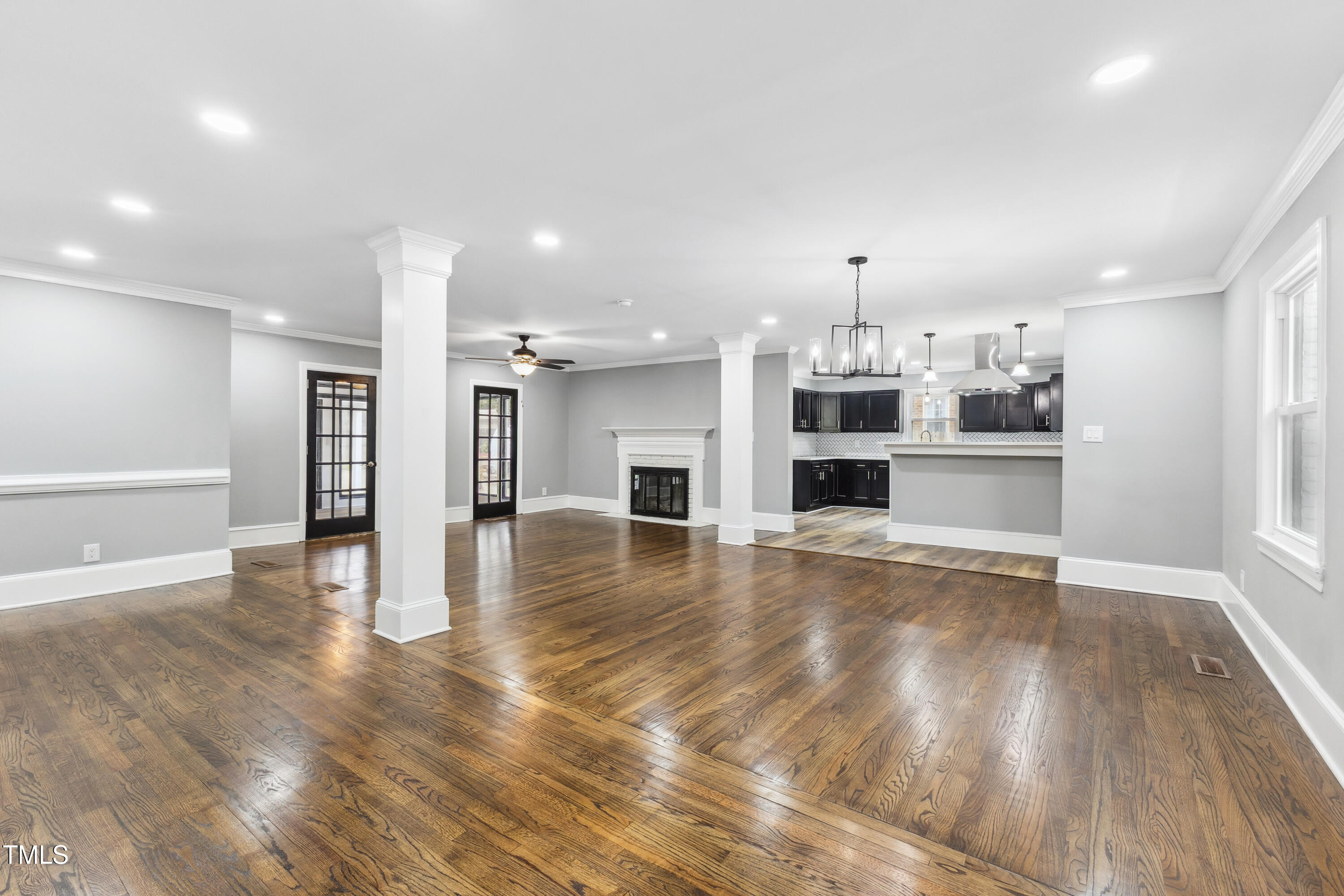 1112 Lakeside Drive NW