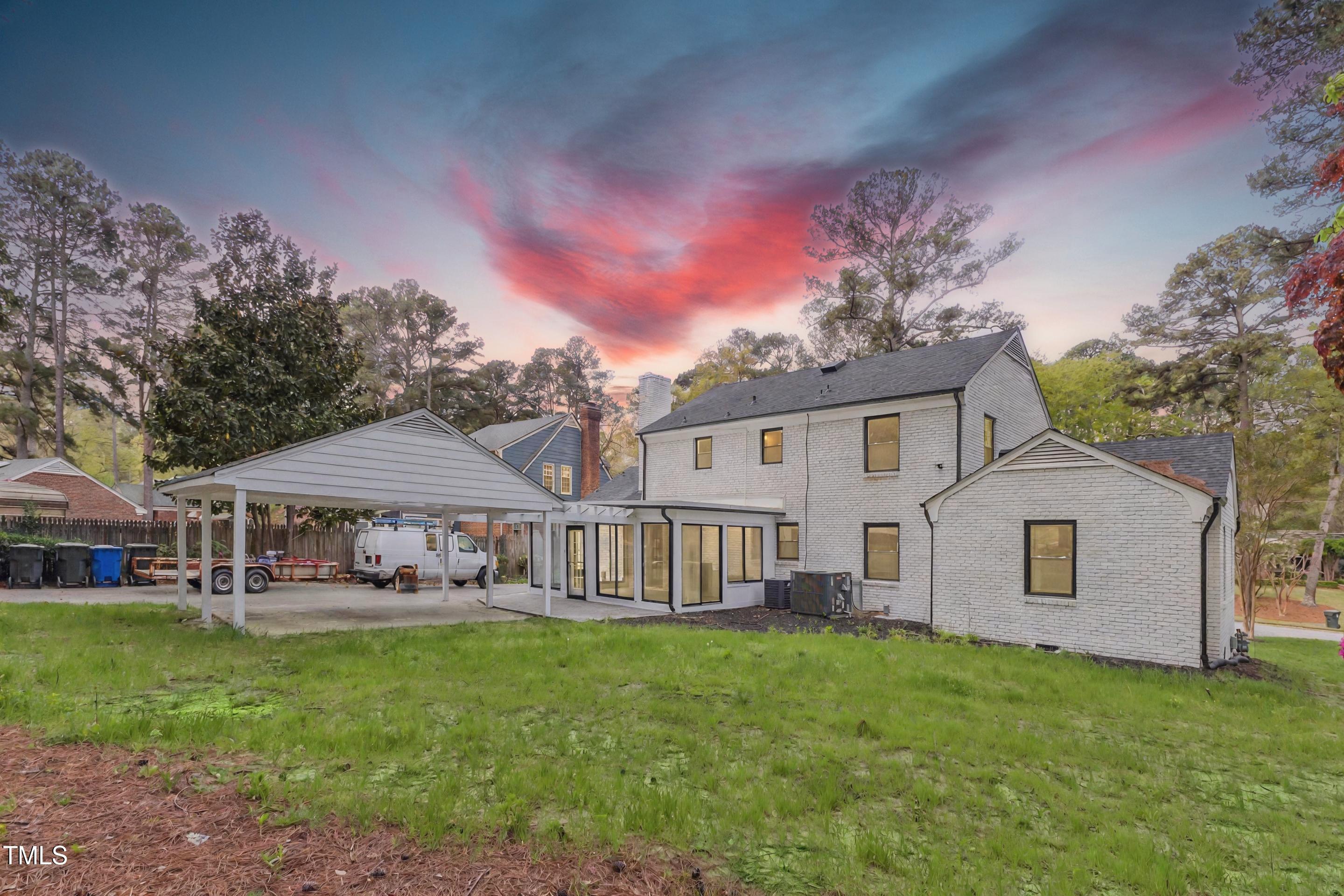 1112 Lakeside Drive NW