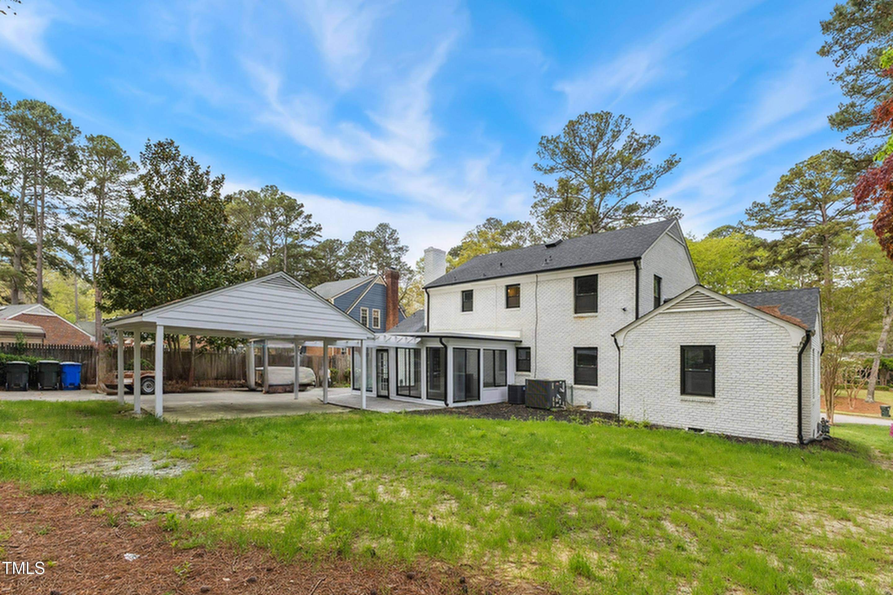 1112 Lakeside Drive NW
