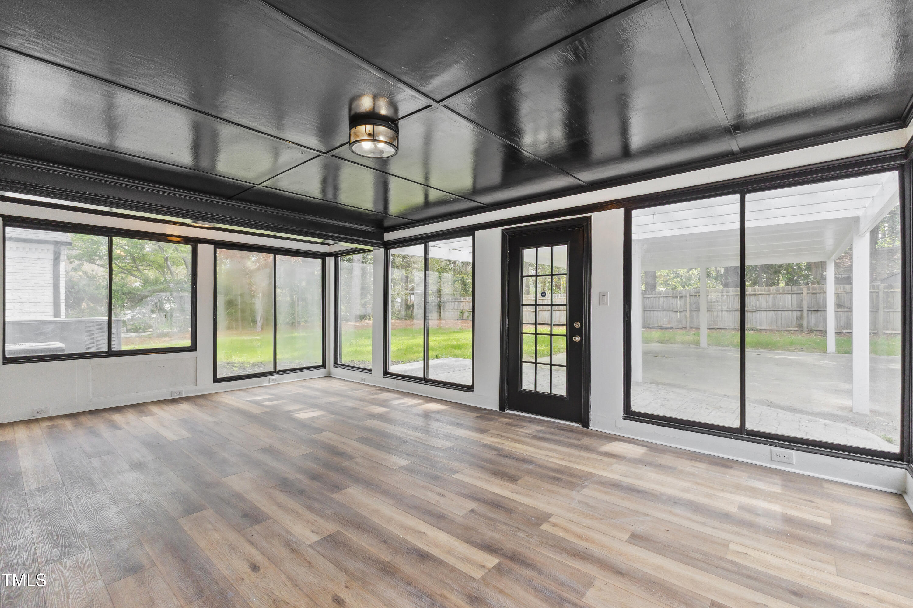 1112 Lakeside Drive NW