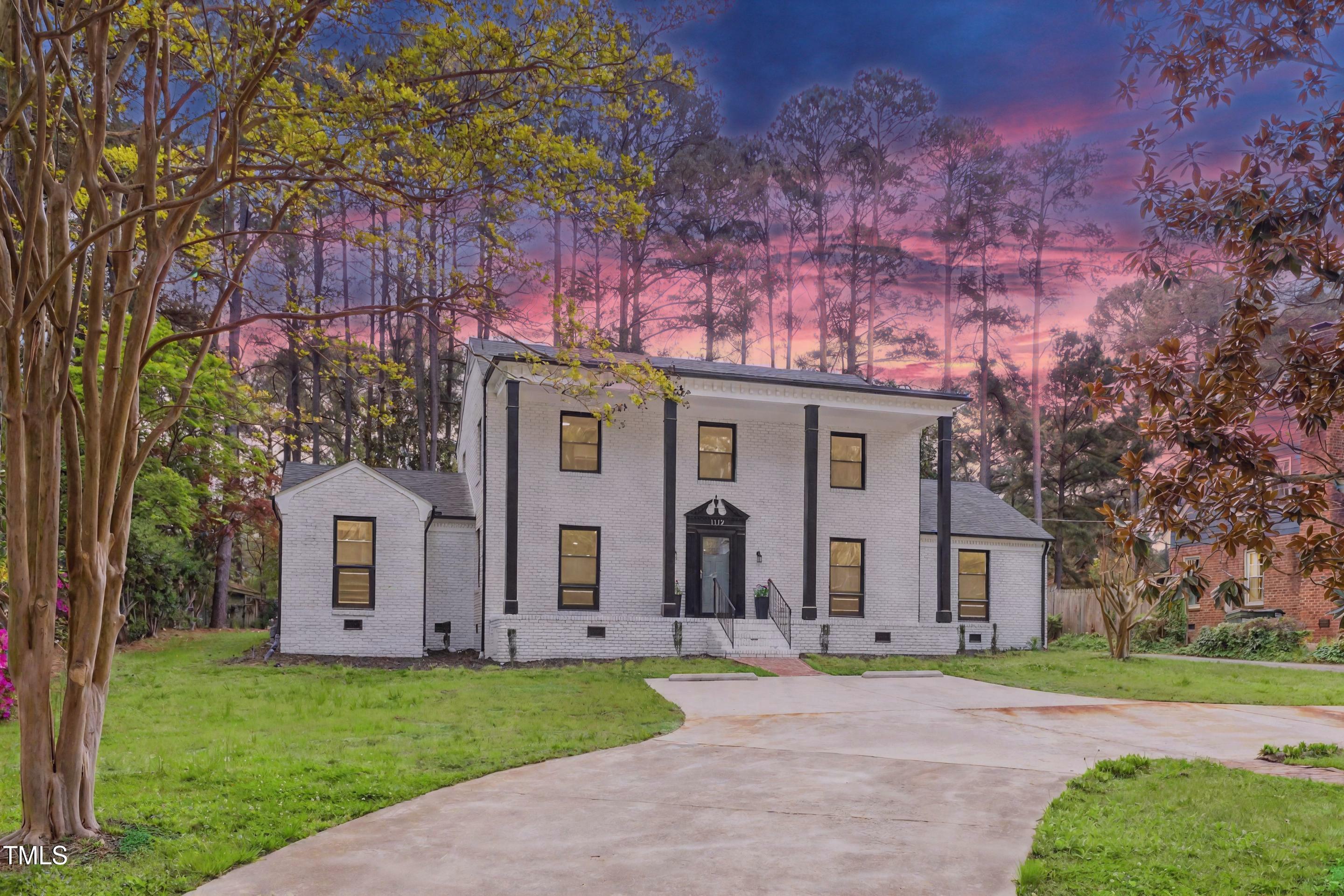 1112 Lakeside Drive NW