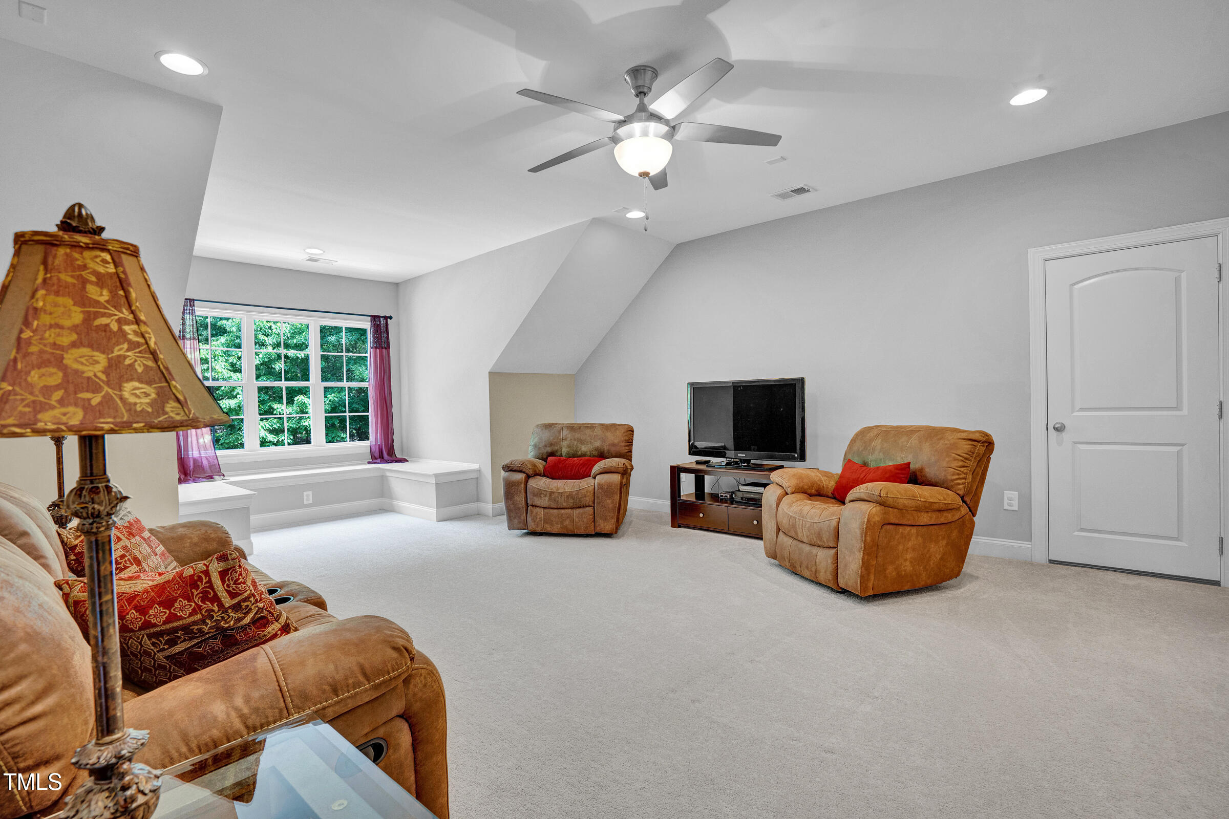 216 Colonial Ridge Drive