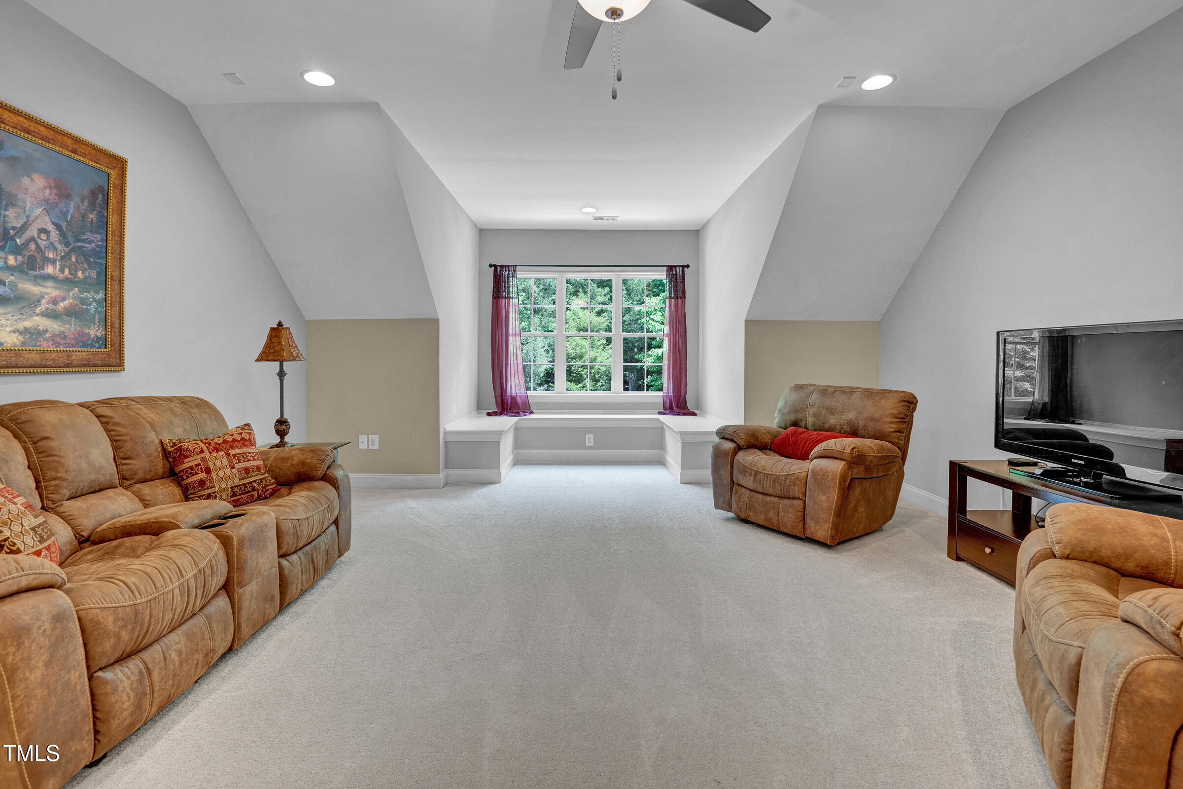 216 Colonial Ridge Drive