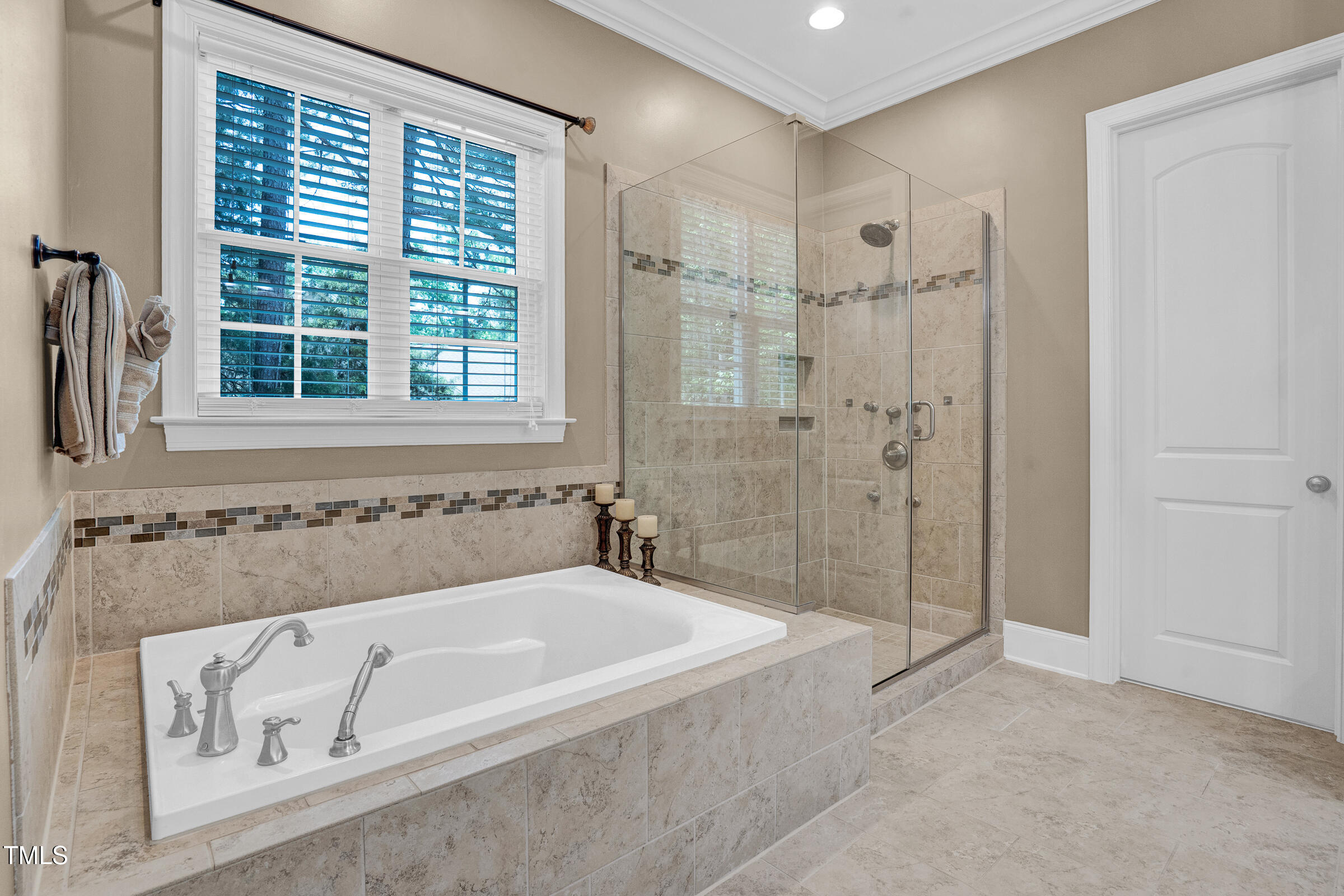 216 Colonial Ridge Drive