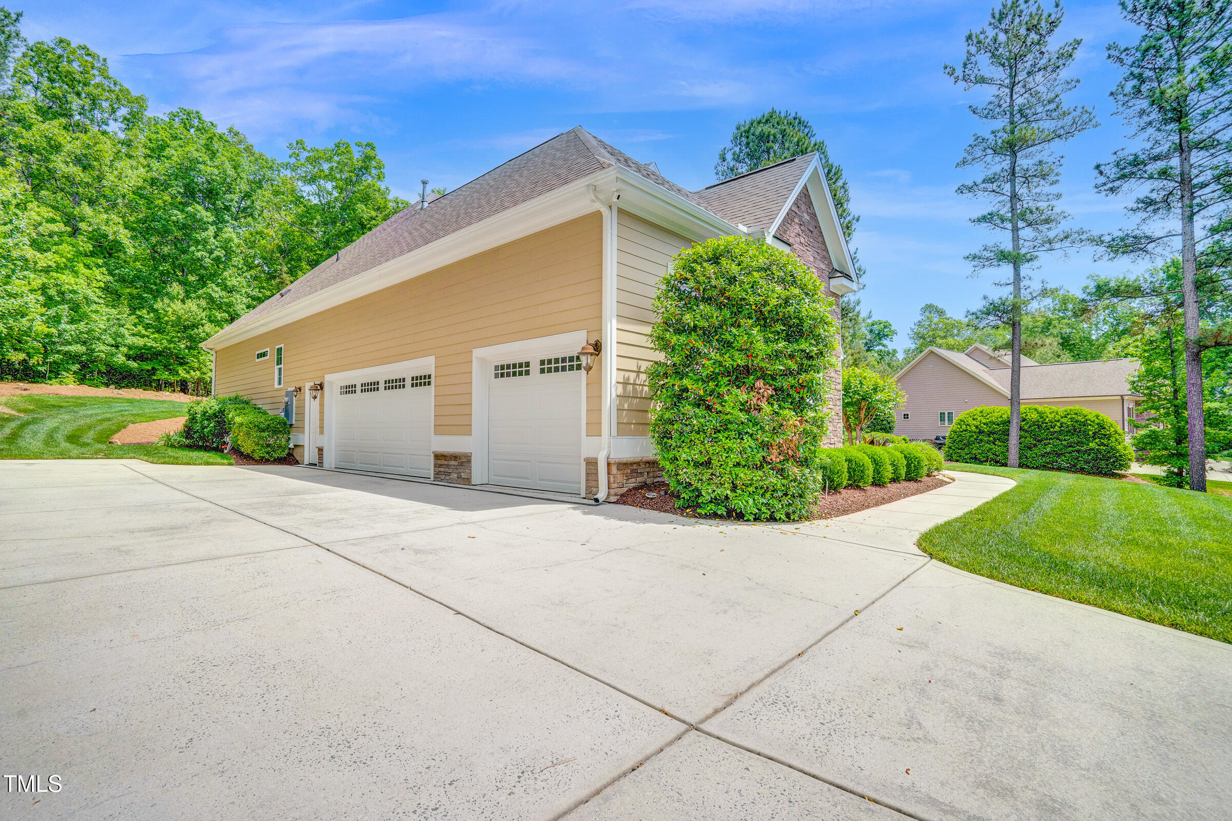 216 Colonial Ridge Drive