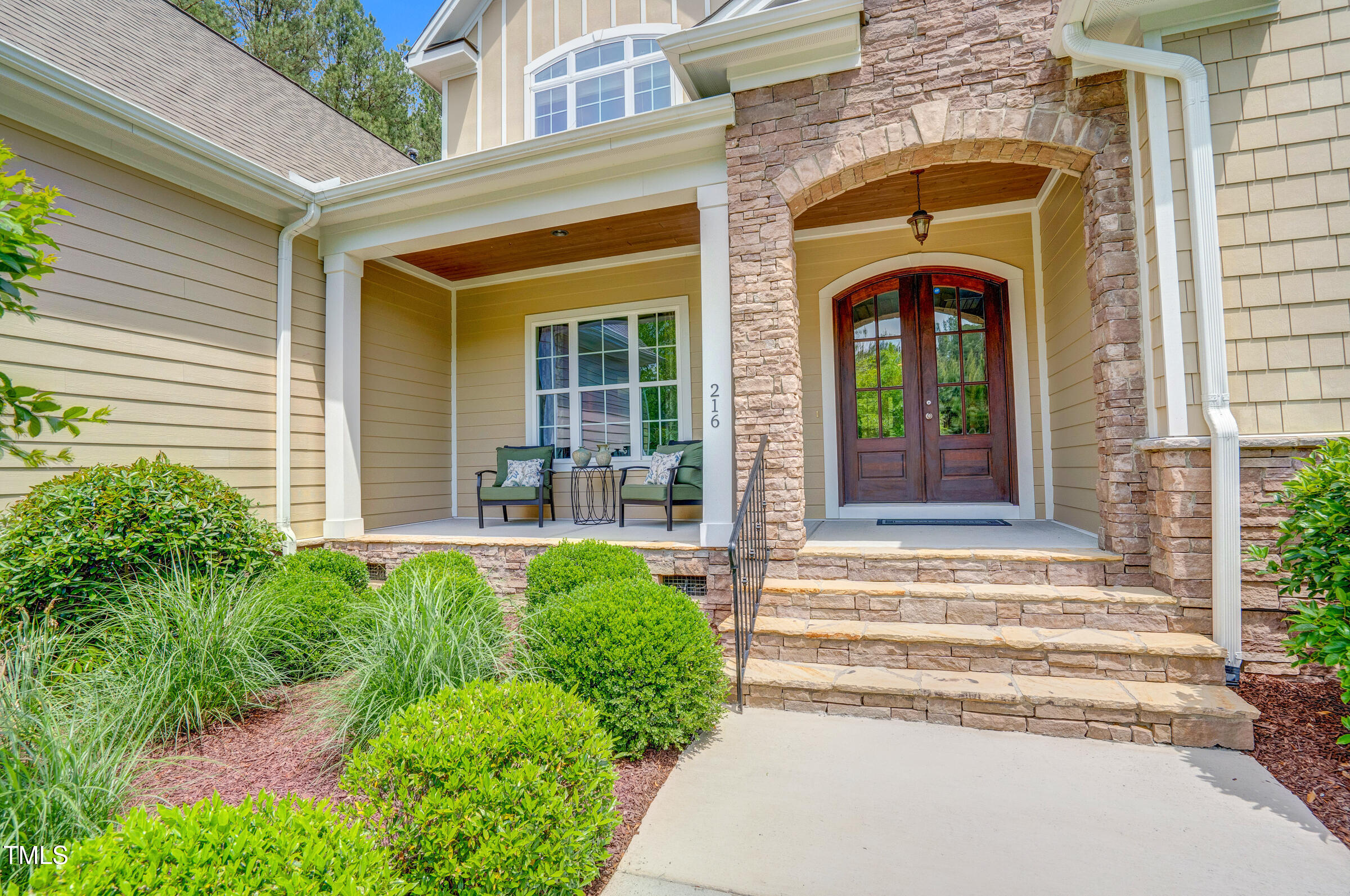 216 Colonial Ridge Drive