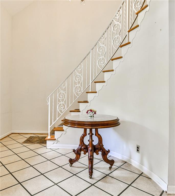 3346 Stratfield Drive NE