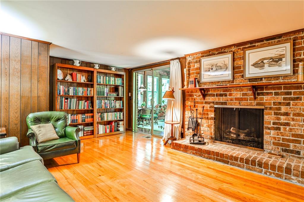 3346 Stratfield Drive NE