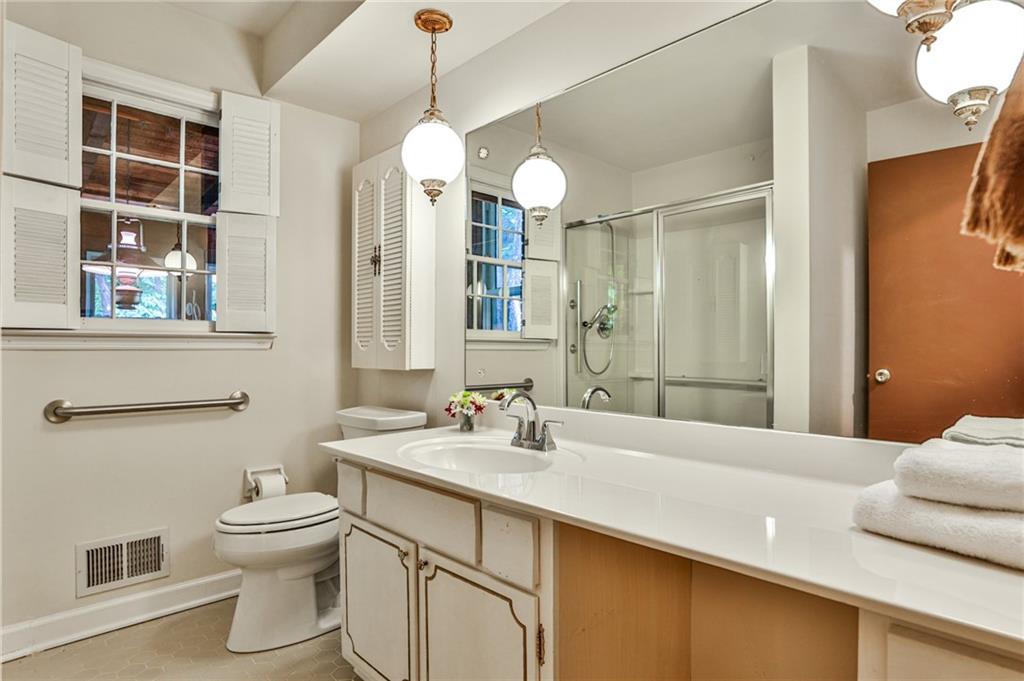 3346 Stratfield Drive NE