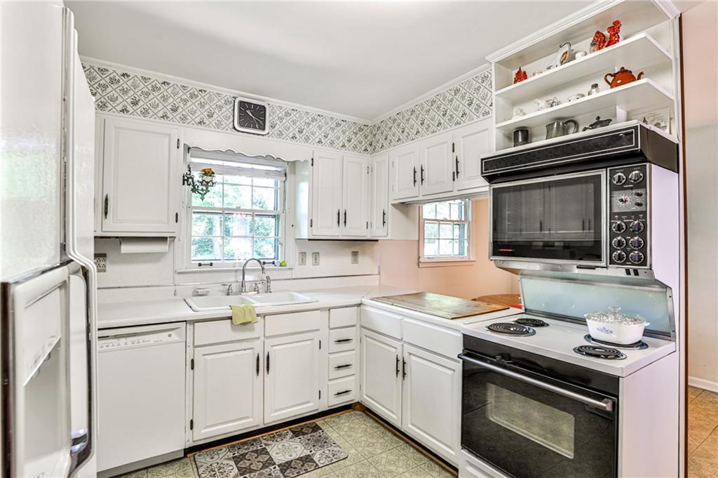 3346 Stratfield Drive NE