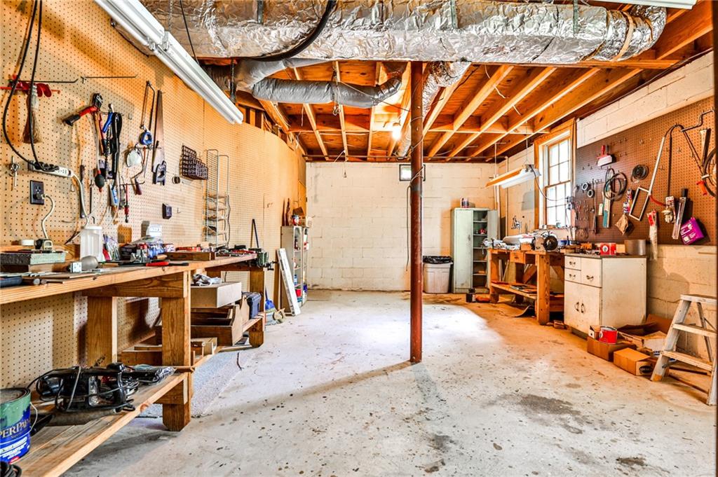 3346 Stratfield Drive NE