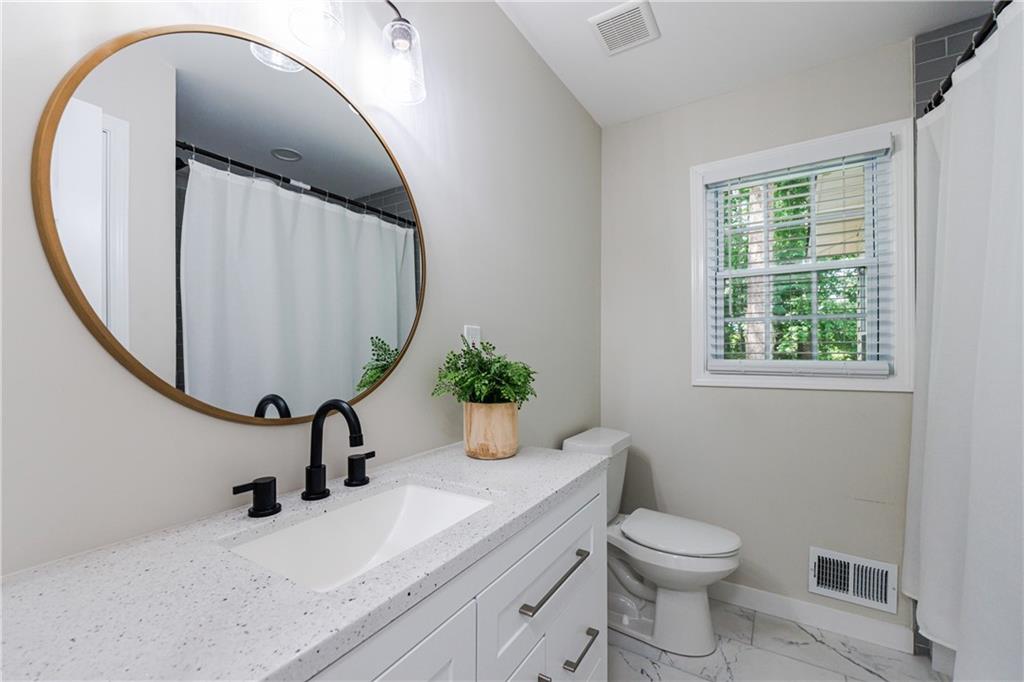 2559 Kingswood Drive