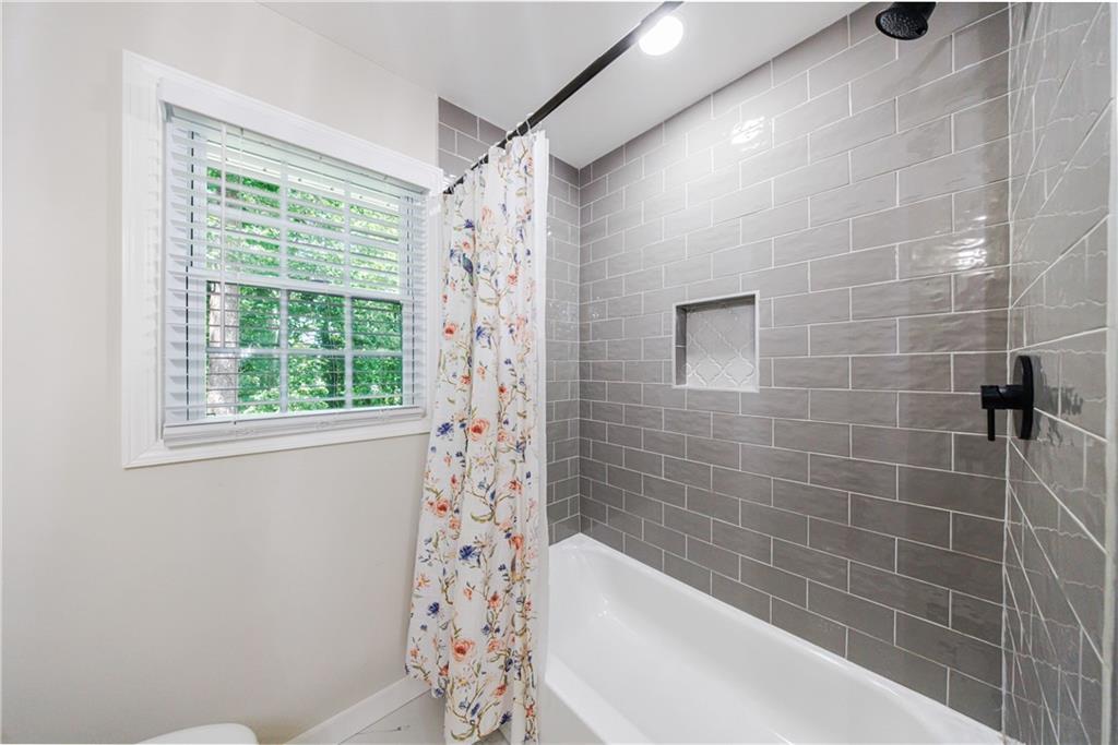 2559 Kingswood Drive