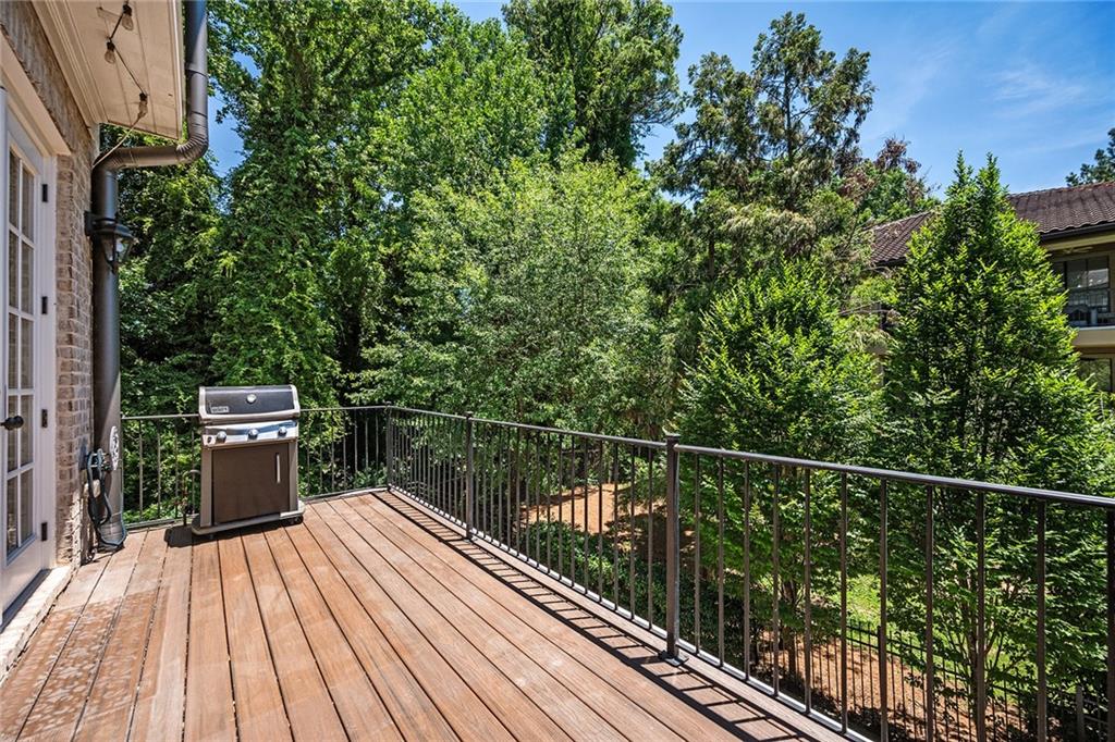 1043 E Club Court NE