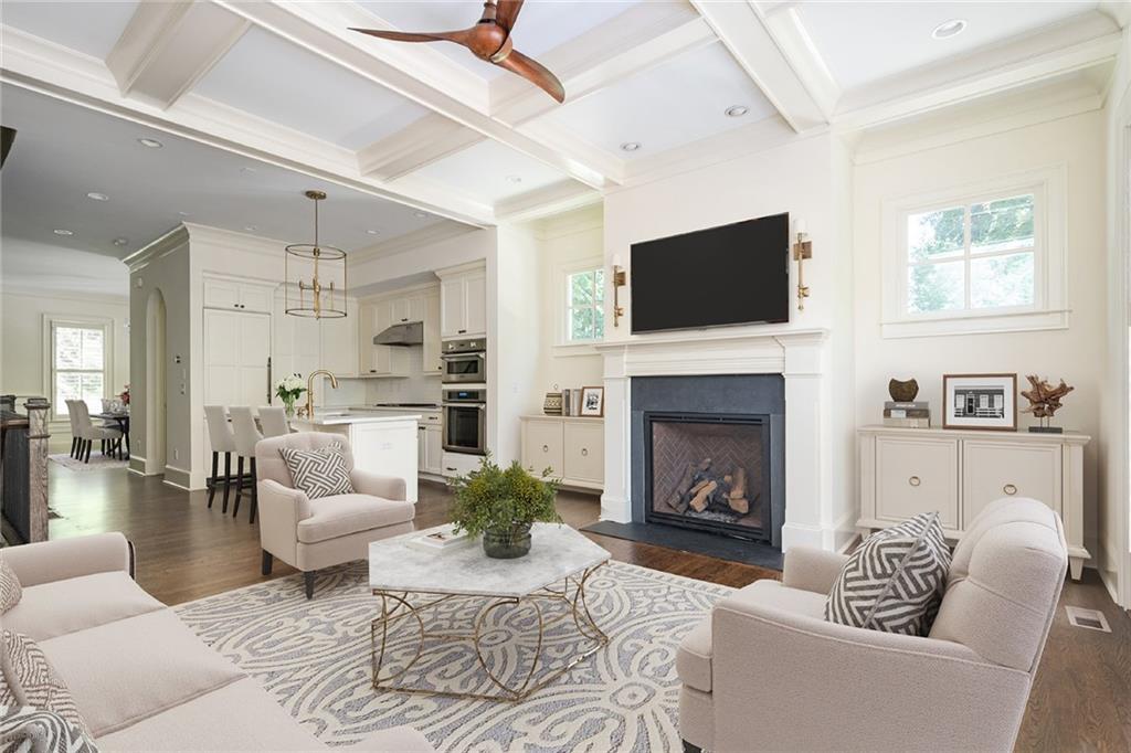 1043 E Club Court NE