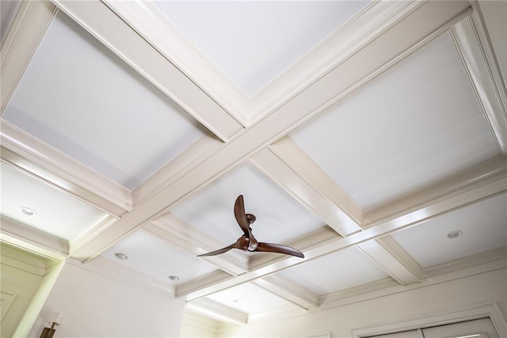 1043 E Club Court NE