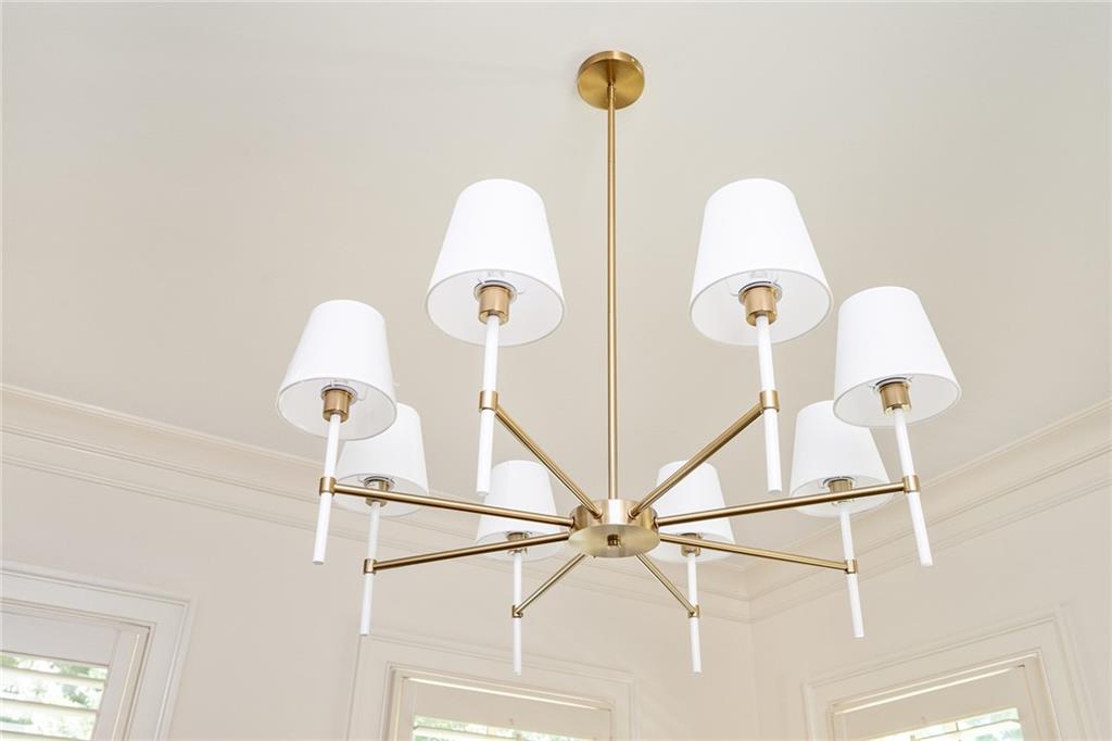 1043 E Club Court NE