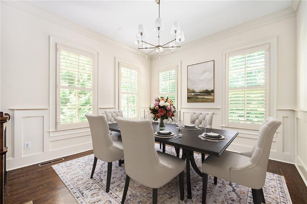 1043 E Club Court NE