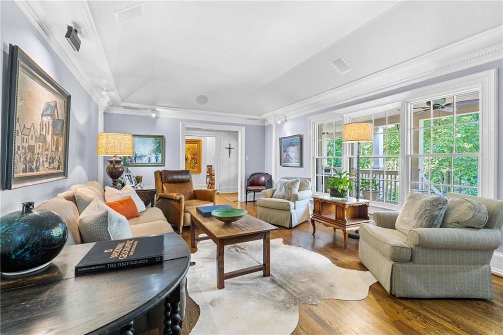 937 Buckingham Circle NW