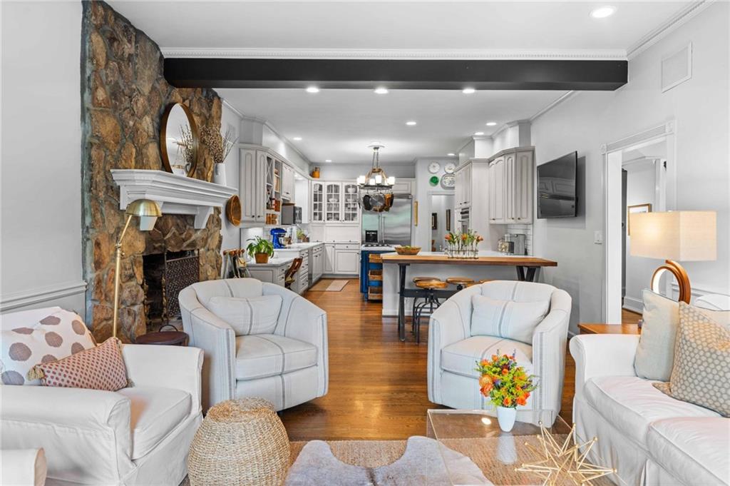 937 Buckingham Circle NW