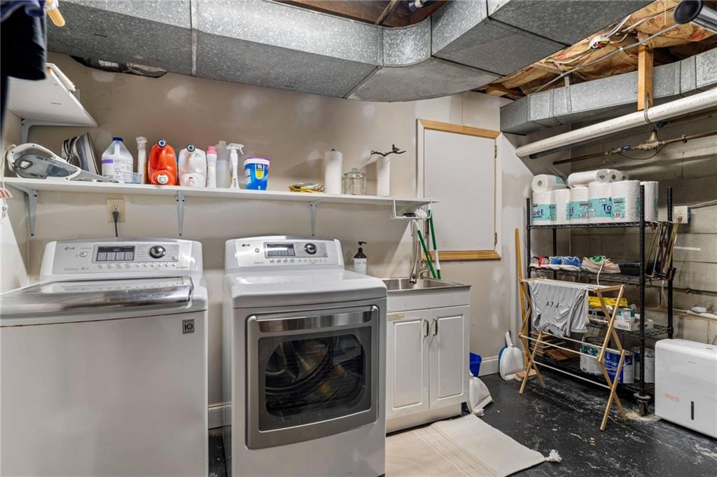 937 Buckingham Circle NW